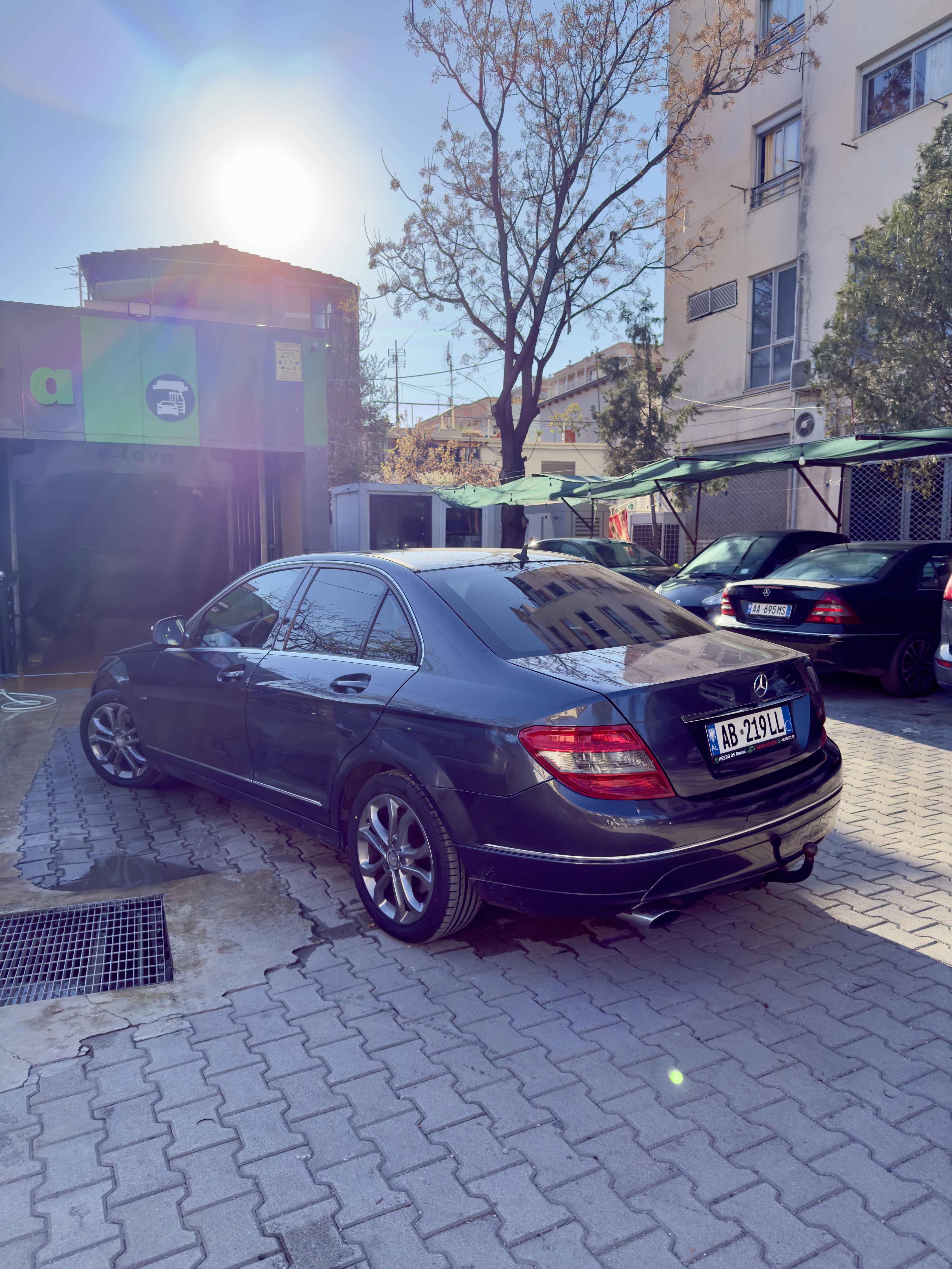Mercedes-Benz CLA - side view