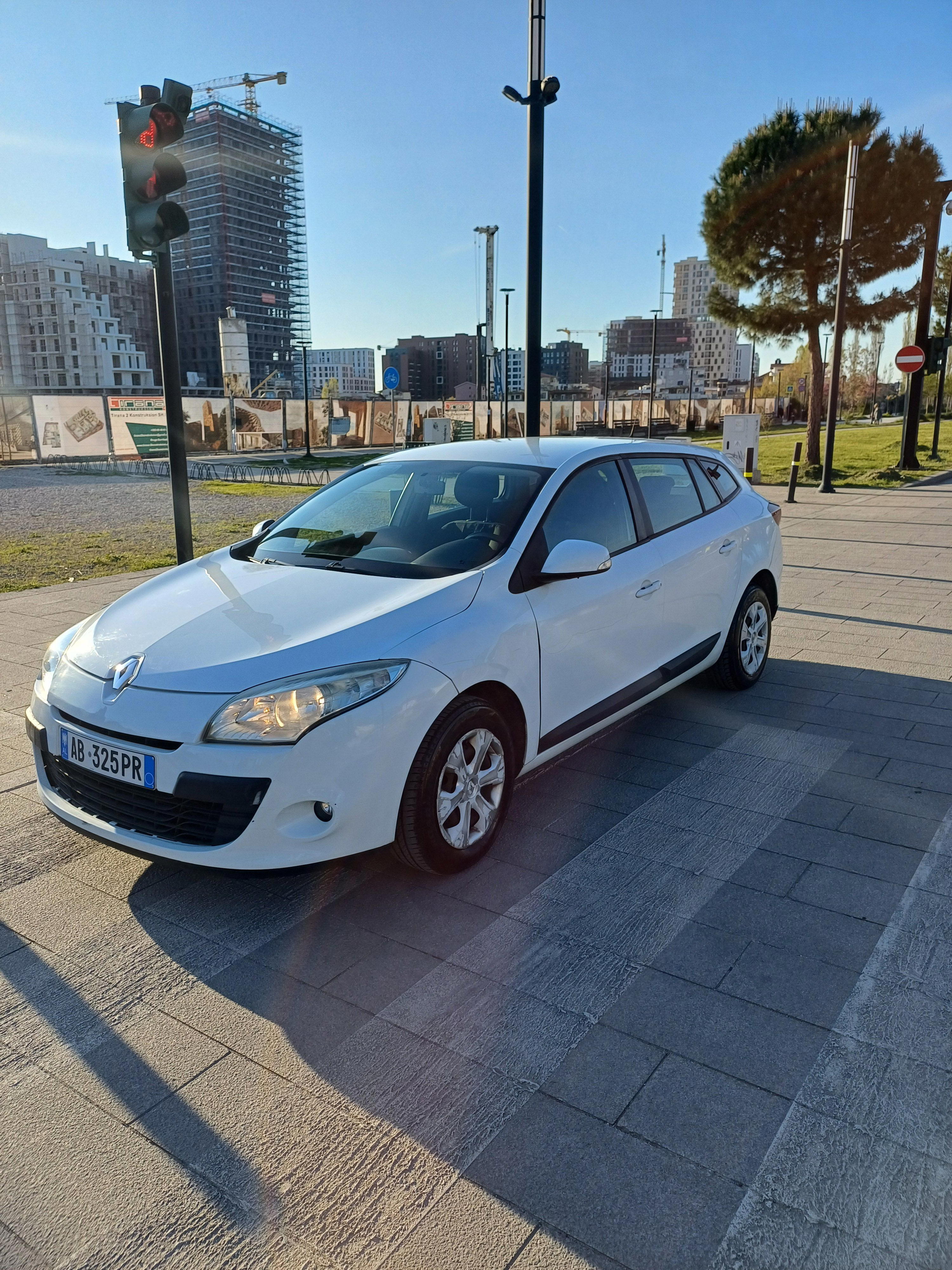 Renault Megane - main photo