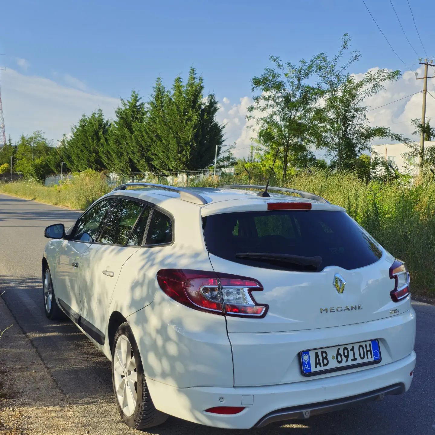 Renault Megane - side view