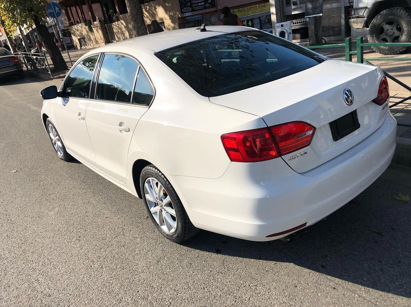 Volkswagen Jetta - side view