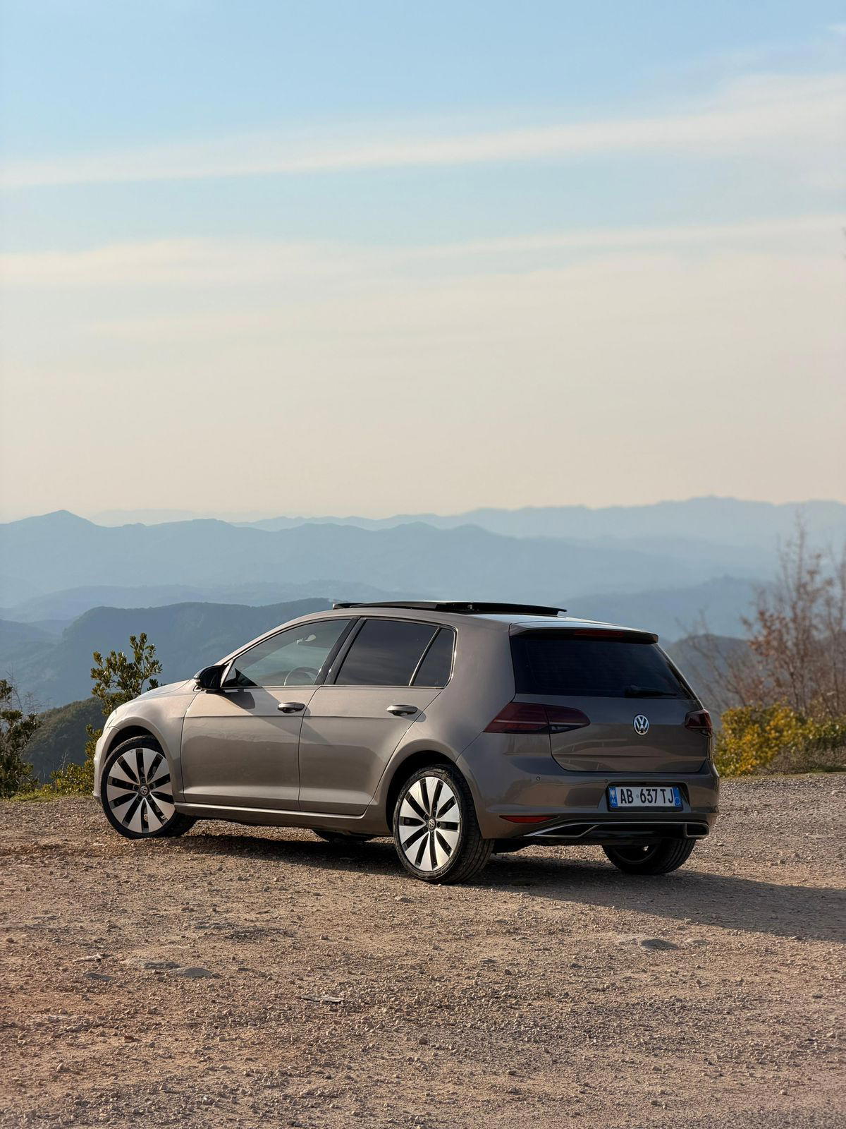 Volkswagen Golf GTD - side view