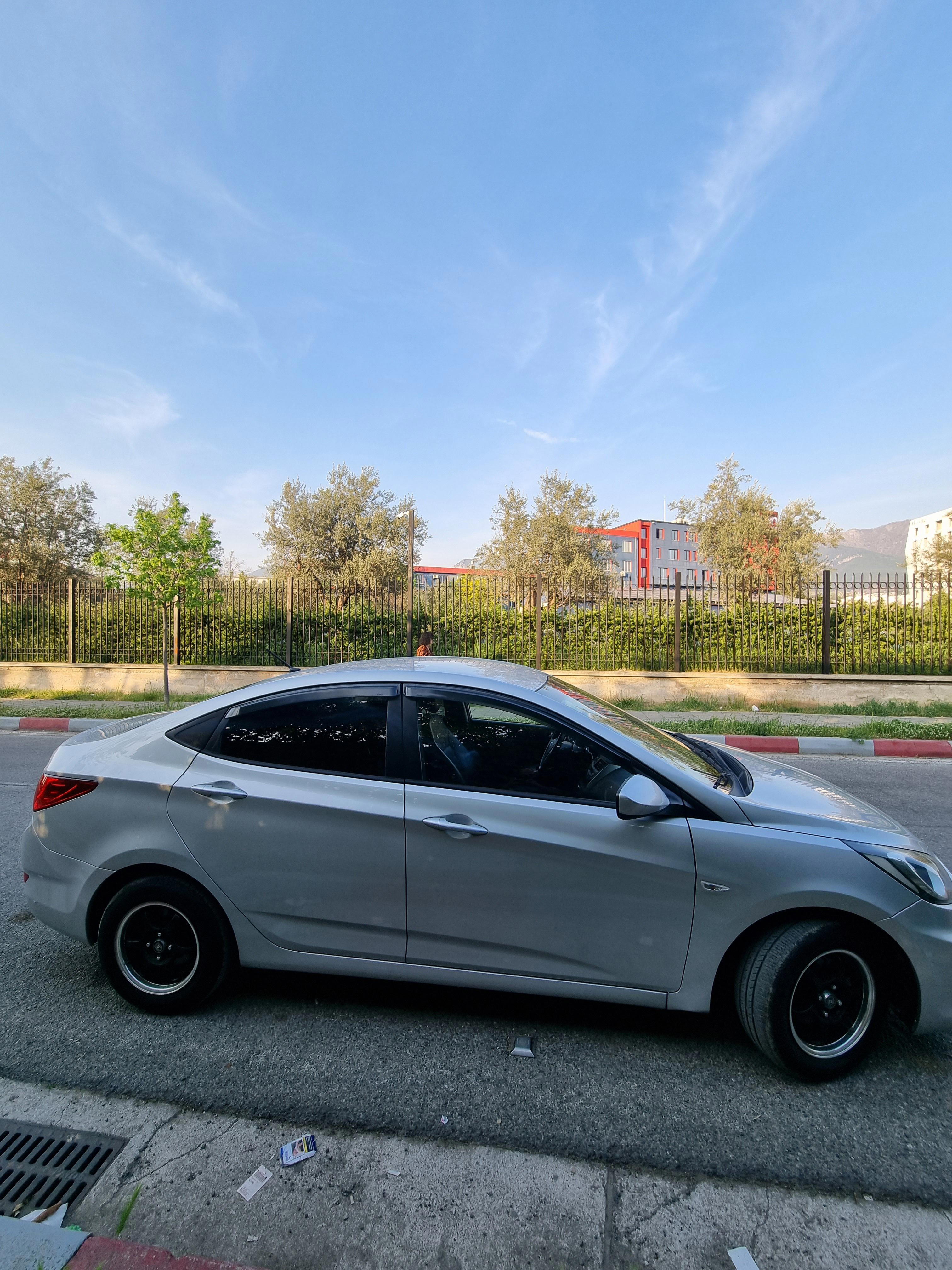 Hyundai Accent - main photo