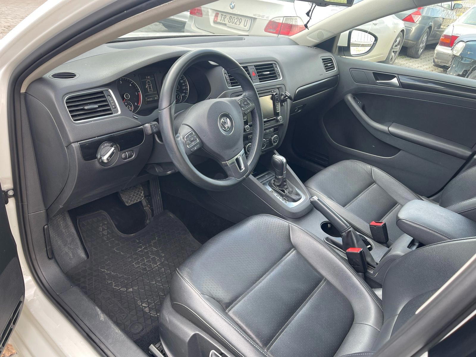 Volkswagen Jetta - photo 4