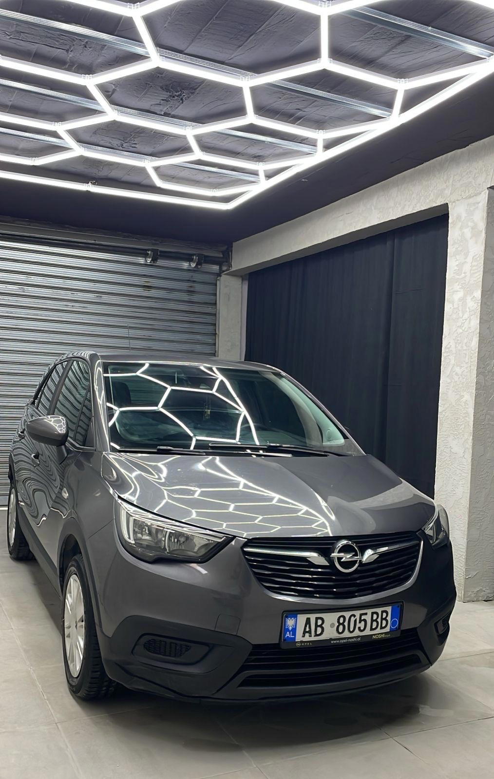 Opel Crossland - side view