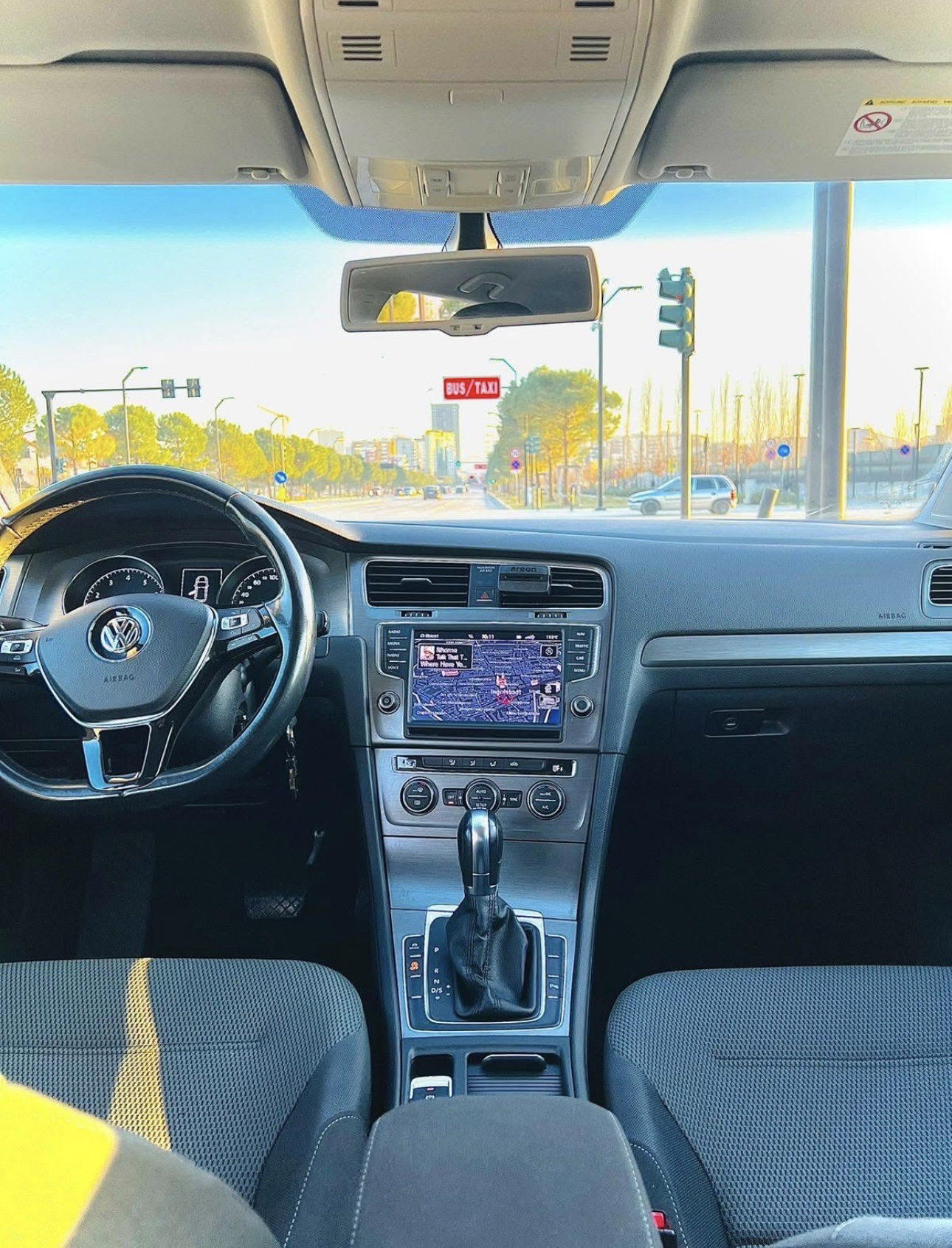 Volkswagen Golf - side view