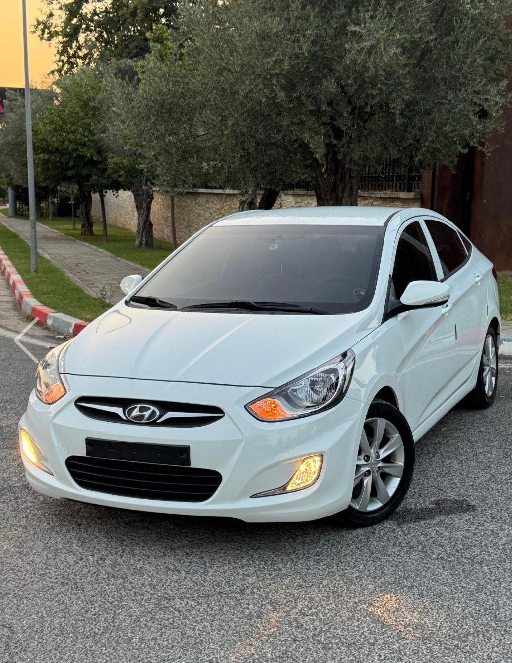 Hyundai Accent - photo 3