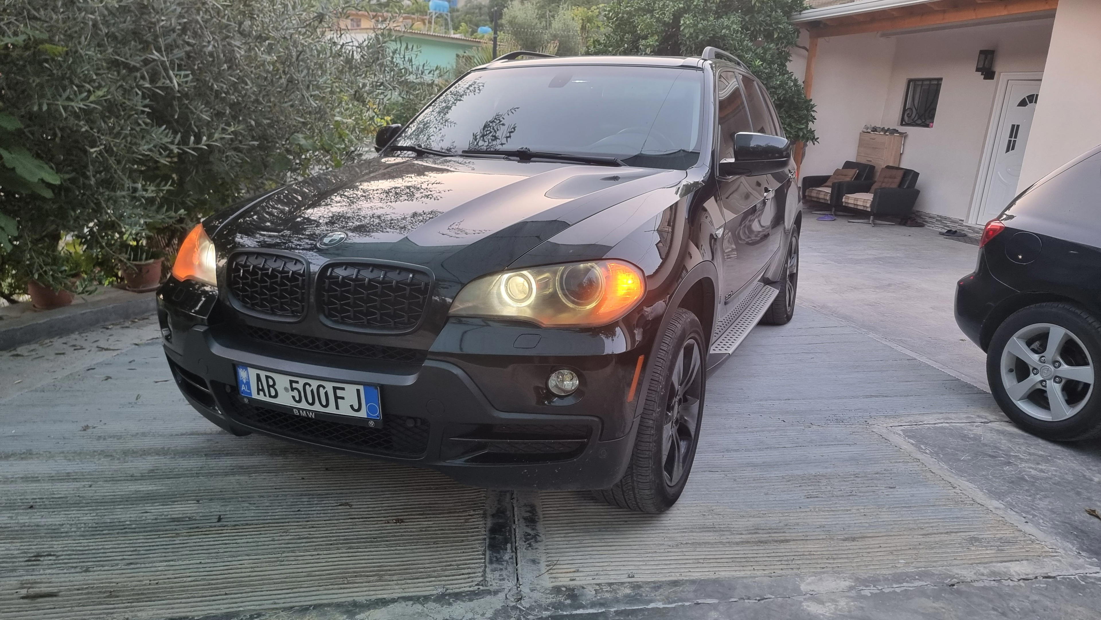 BMW X5 - side view