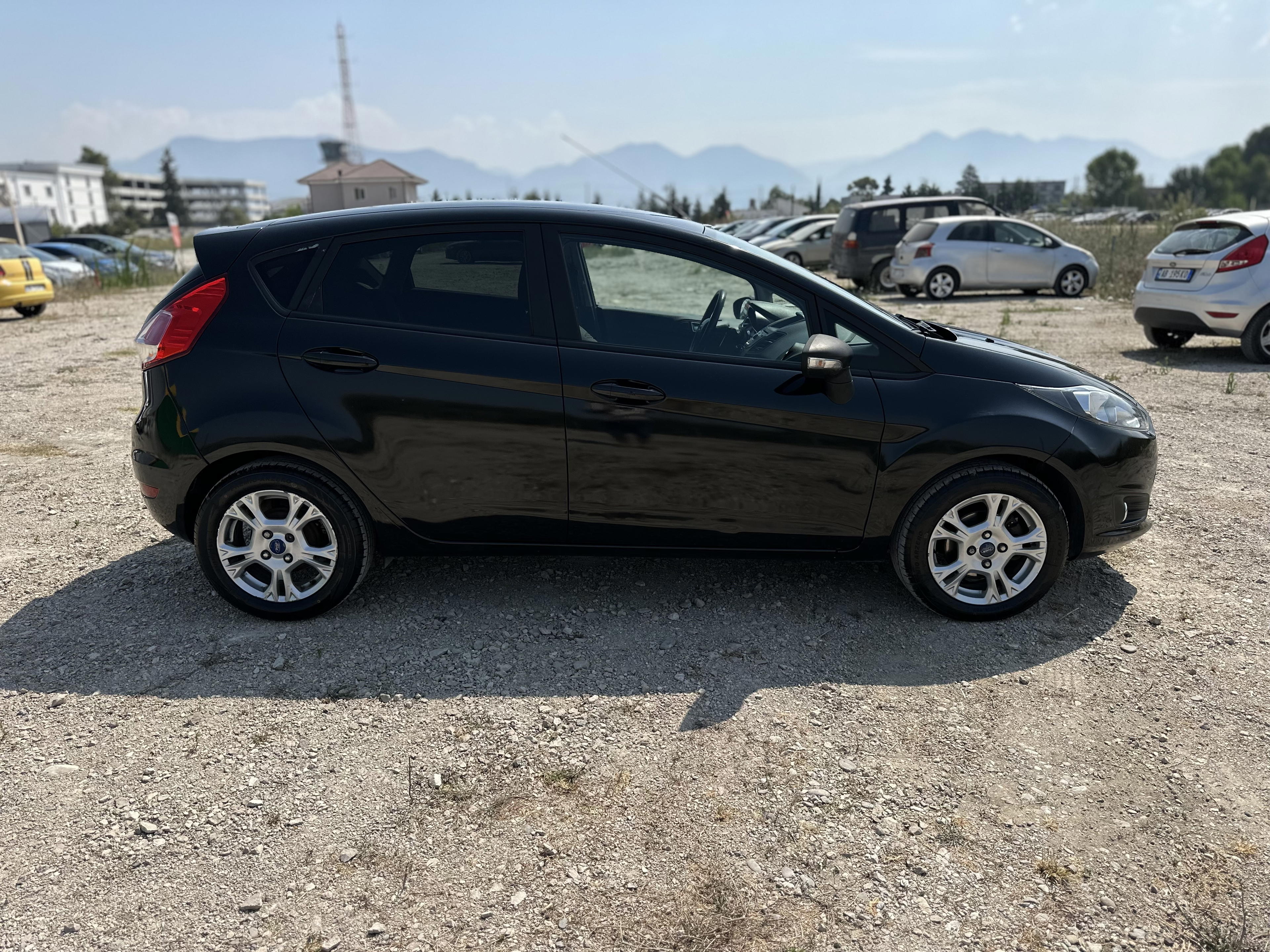 Ford Fiesta - side view