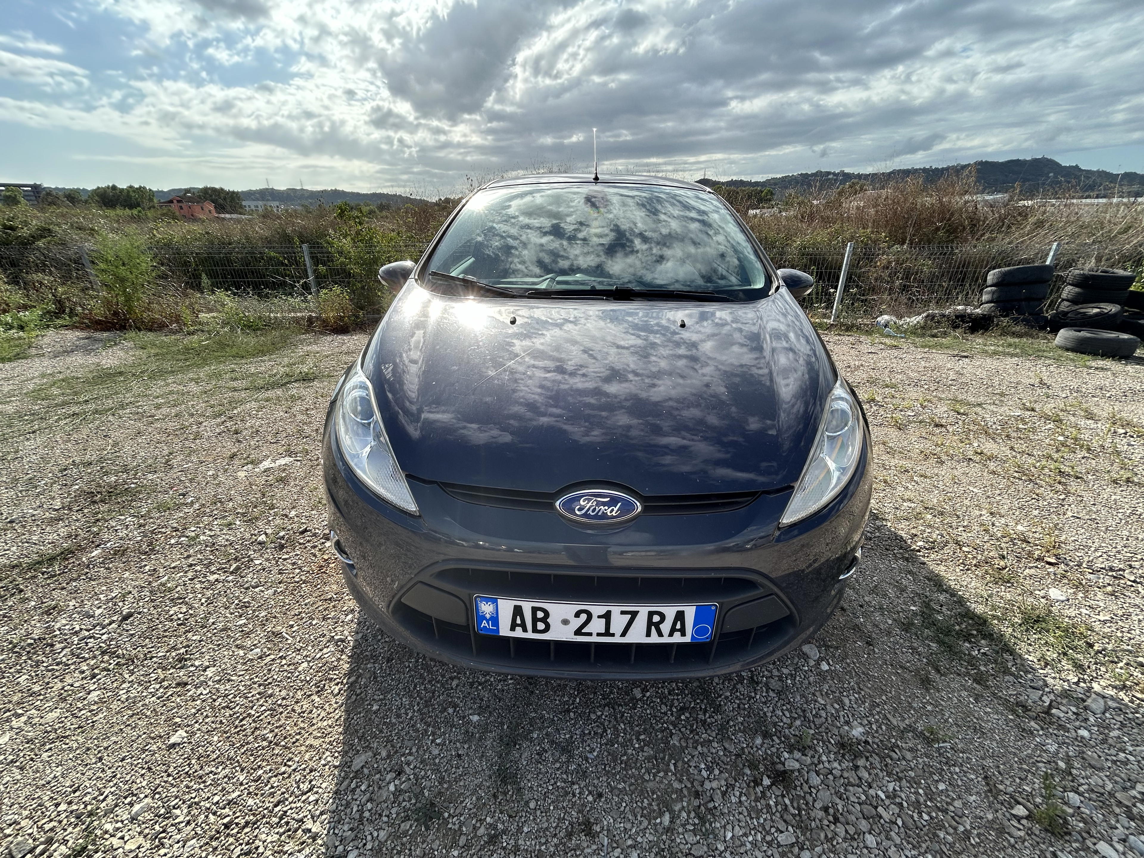 Ford Fiesta - side view