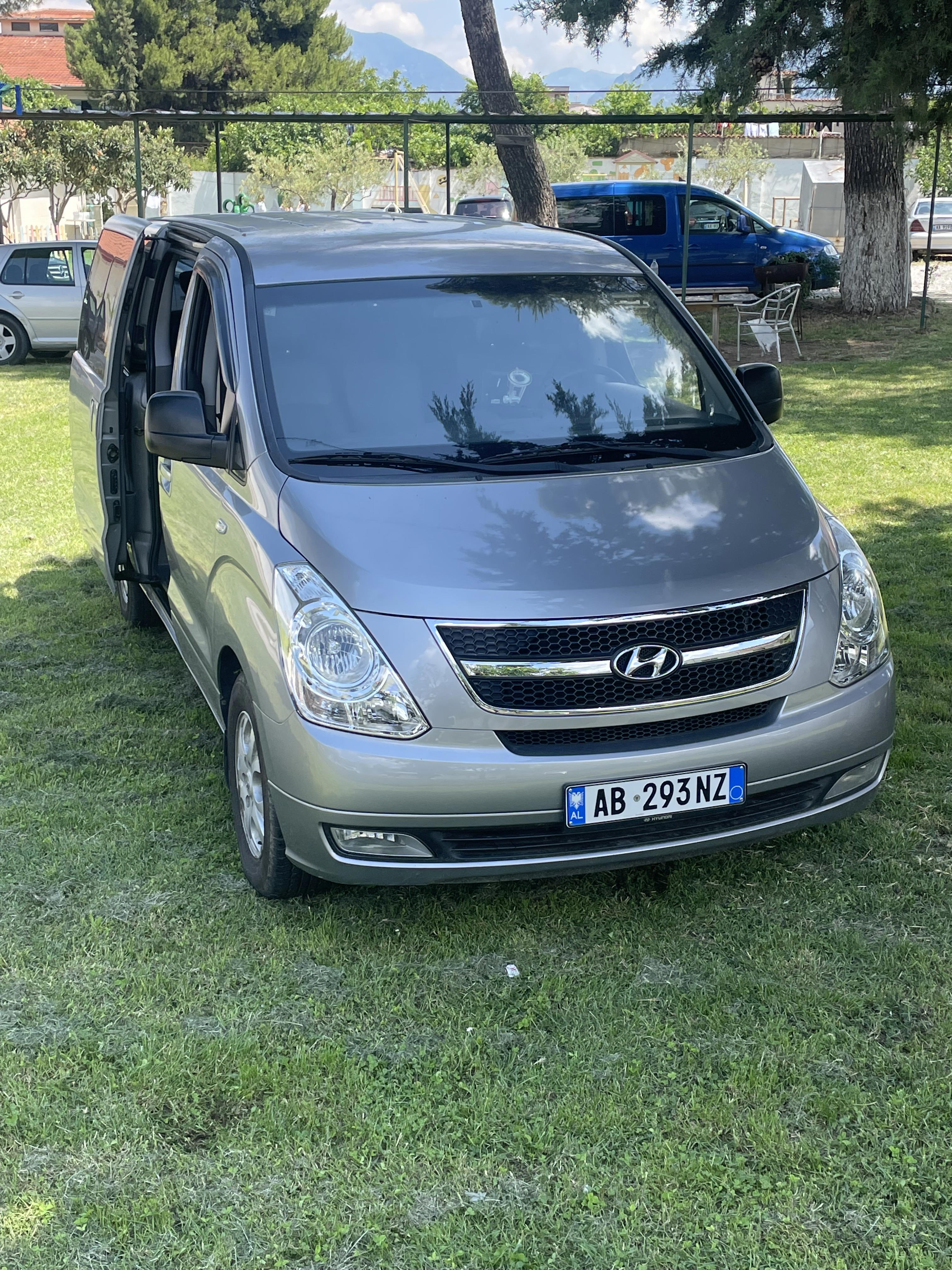 Hyundai Entourage - photo 3