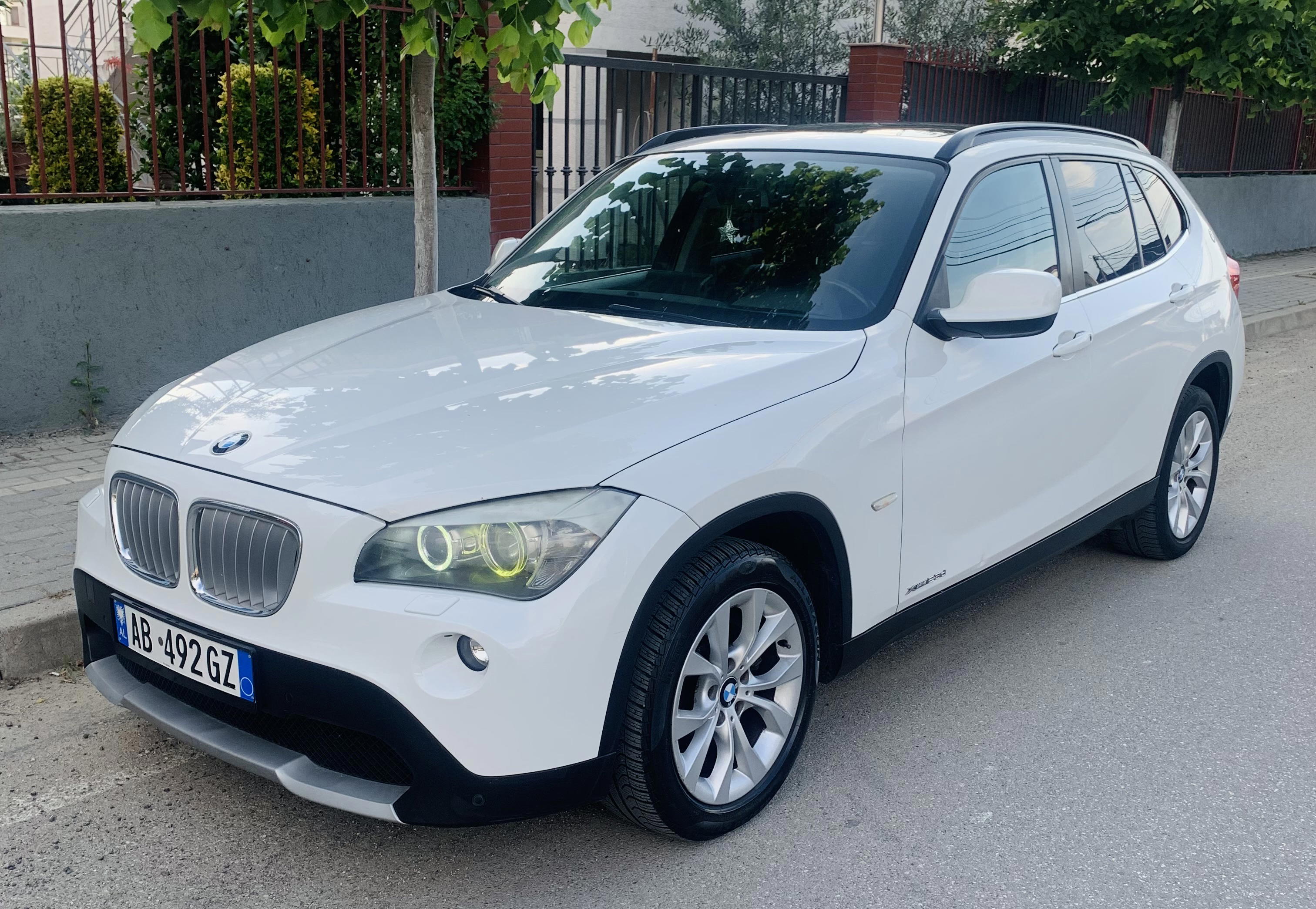 BMW X1 - side view