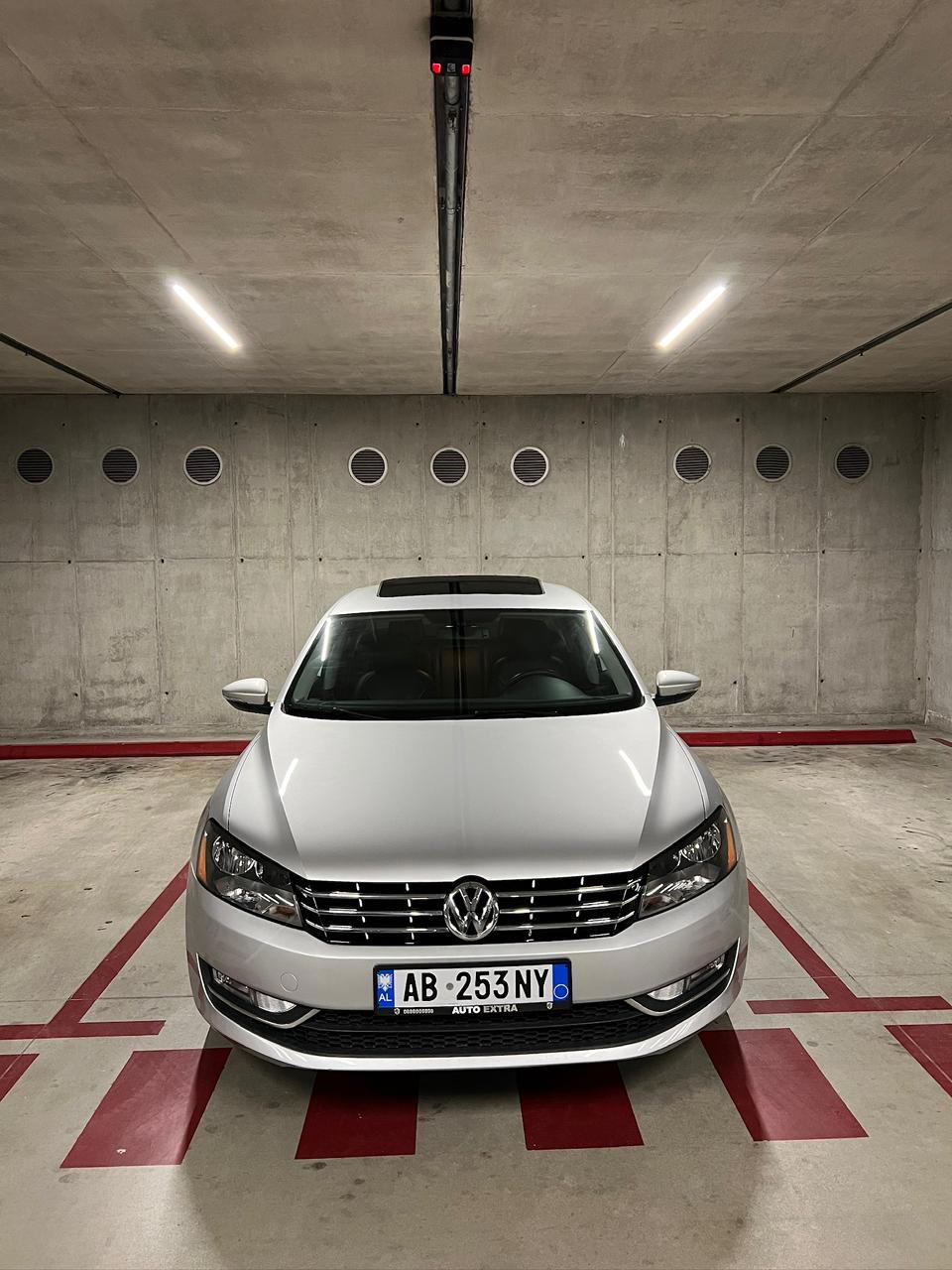Volkswagen Passat - side view