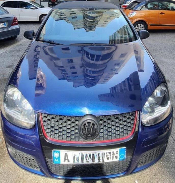 Volkswagen Golf - side view