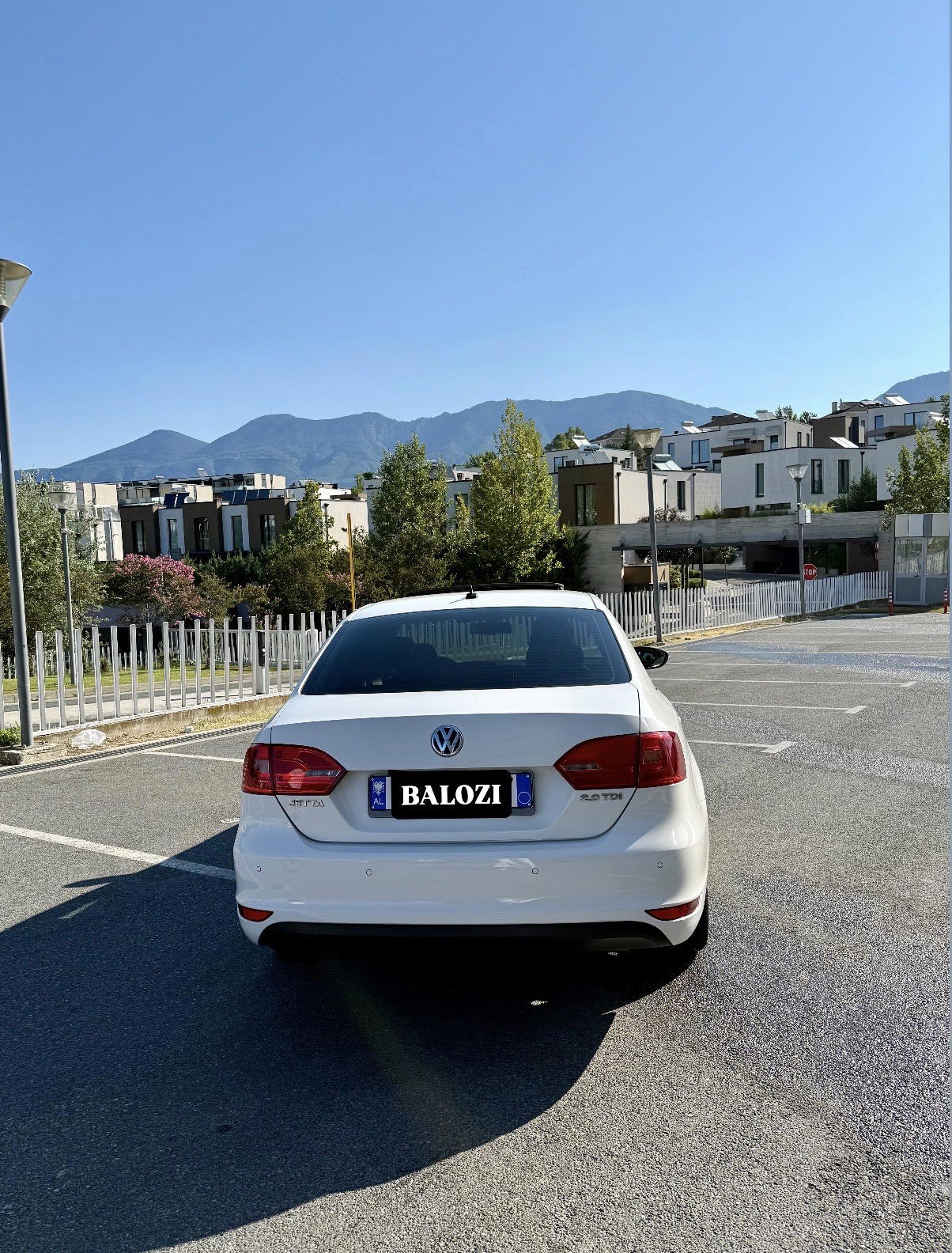 Volkswagen Jetta - side view