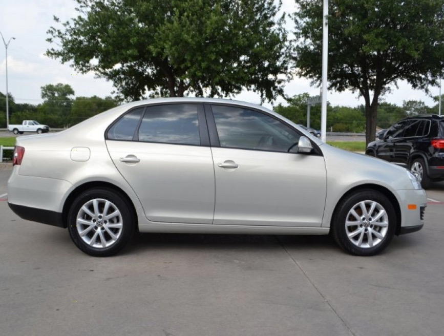 Volkswagen Jetta - side view