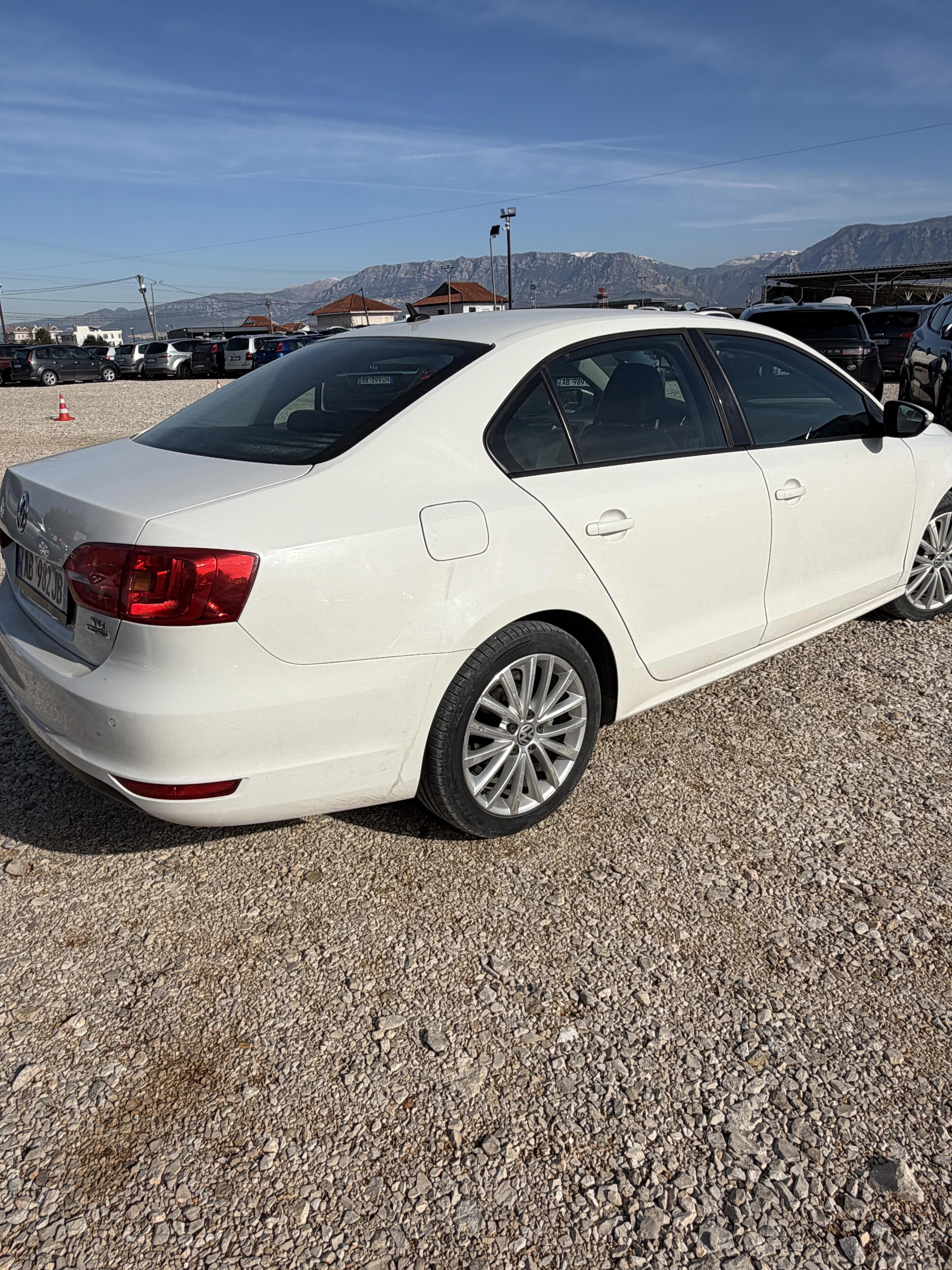 Volkswagen Jetta - photo 4
