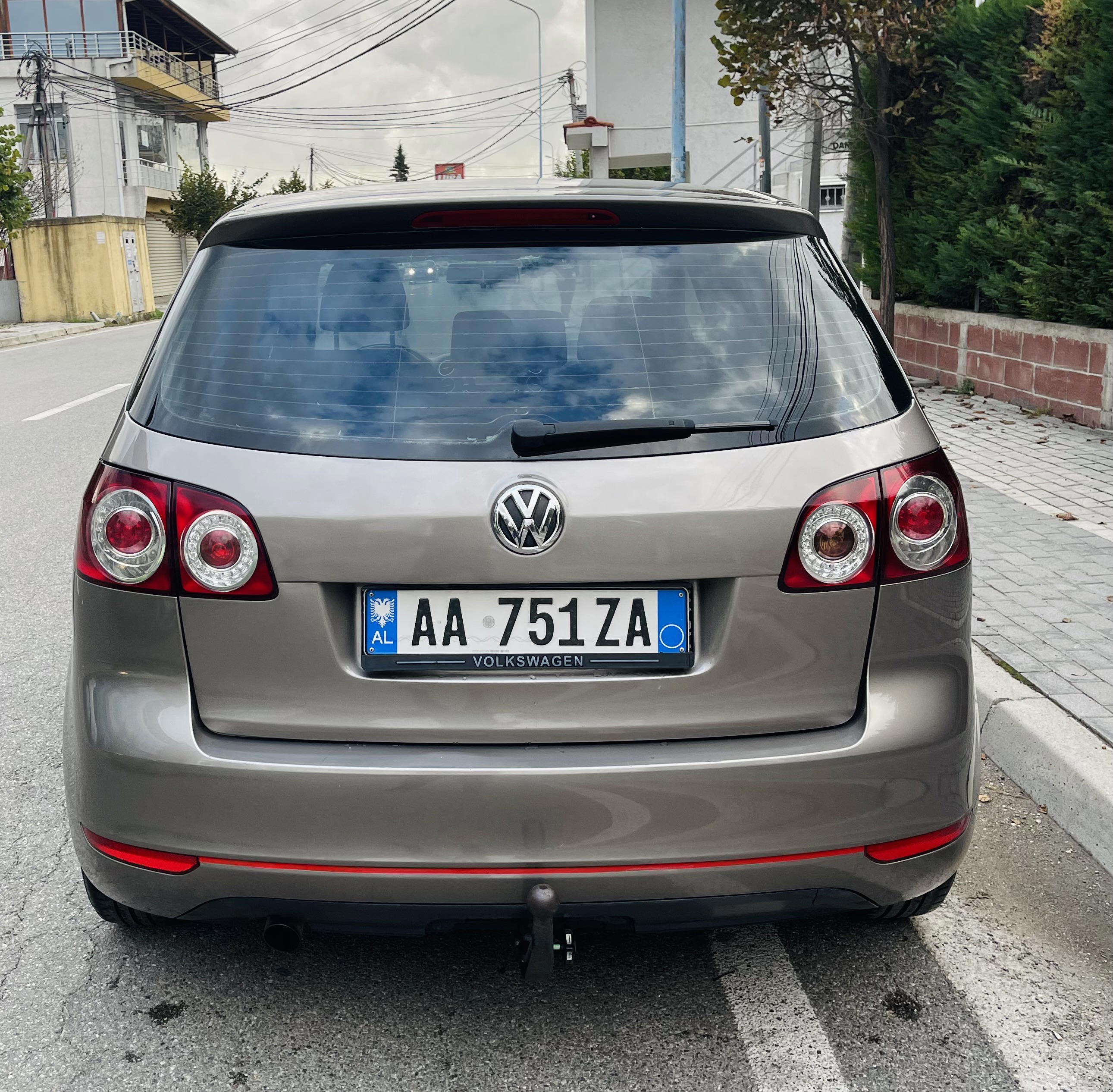 Volkswagen Golf Plus - side view