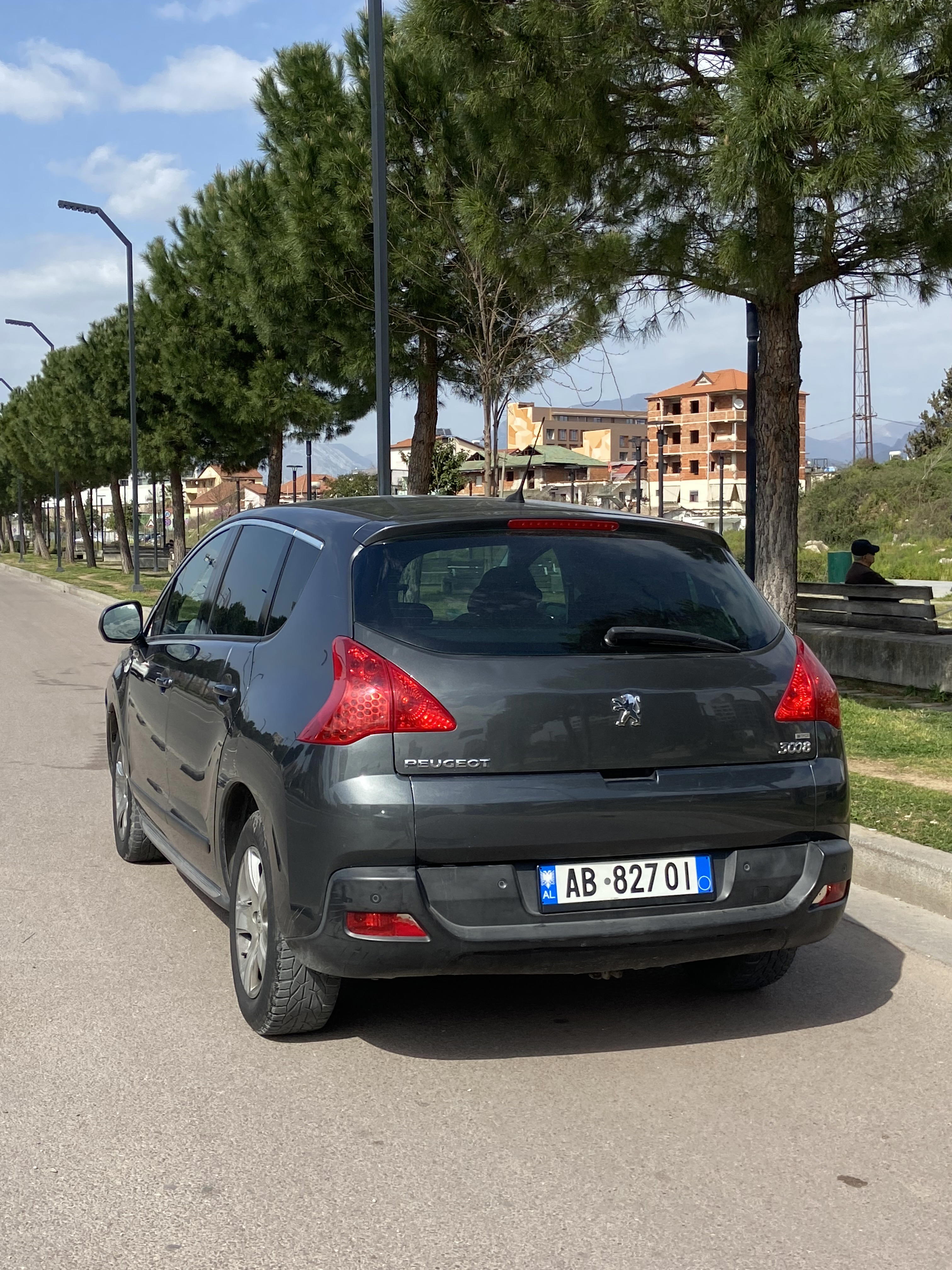 Peugeot 3008 - main photo