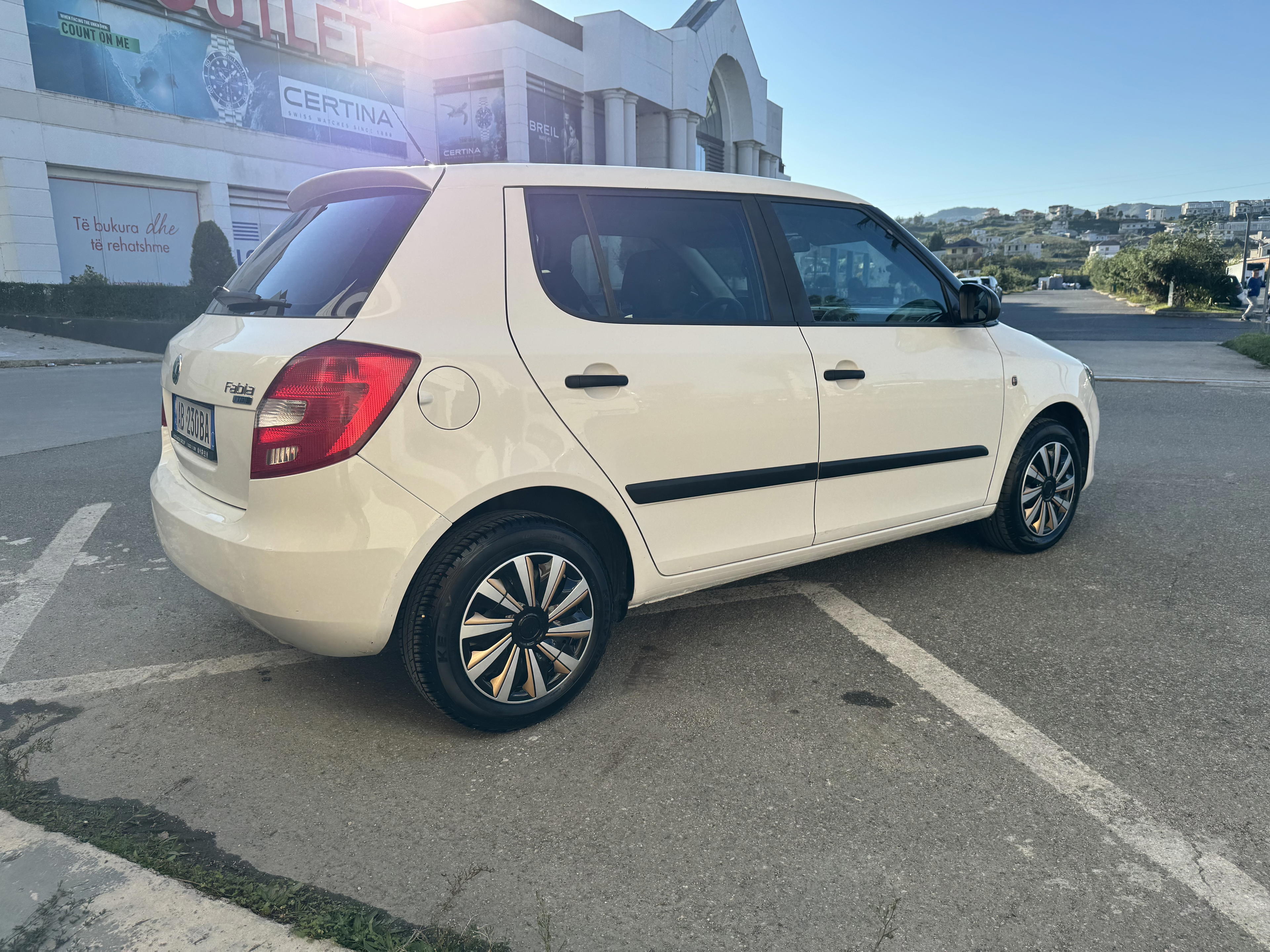 Skoda Fabia - side view