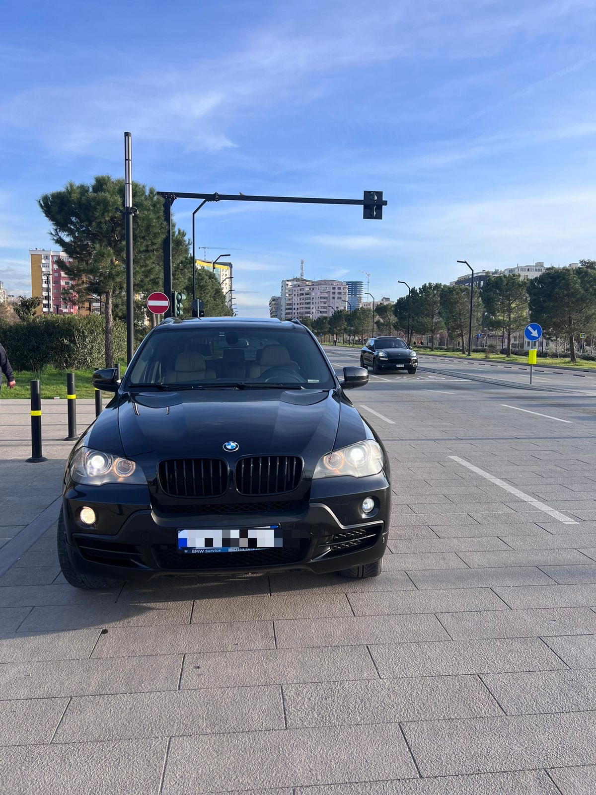 BMW X5 - side view