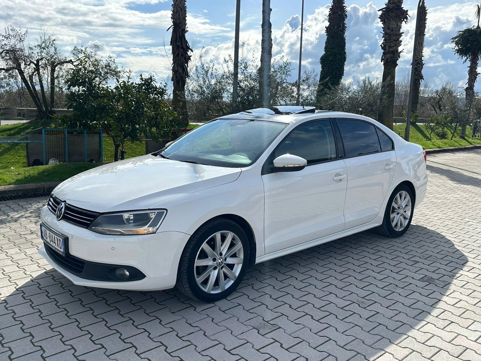 Volkswagen Jetta RentX Albania