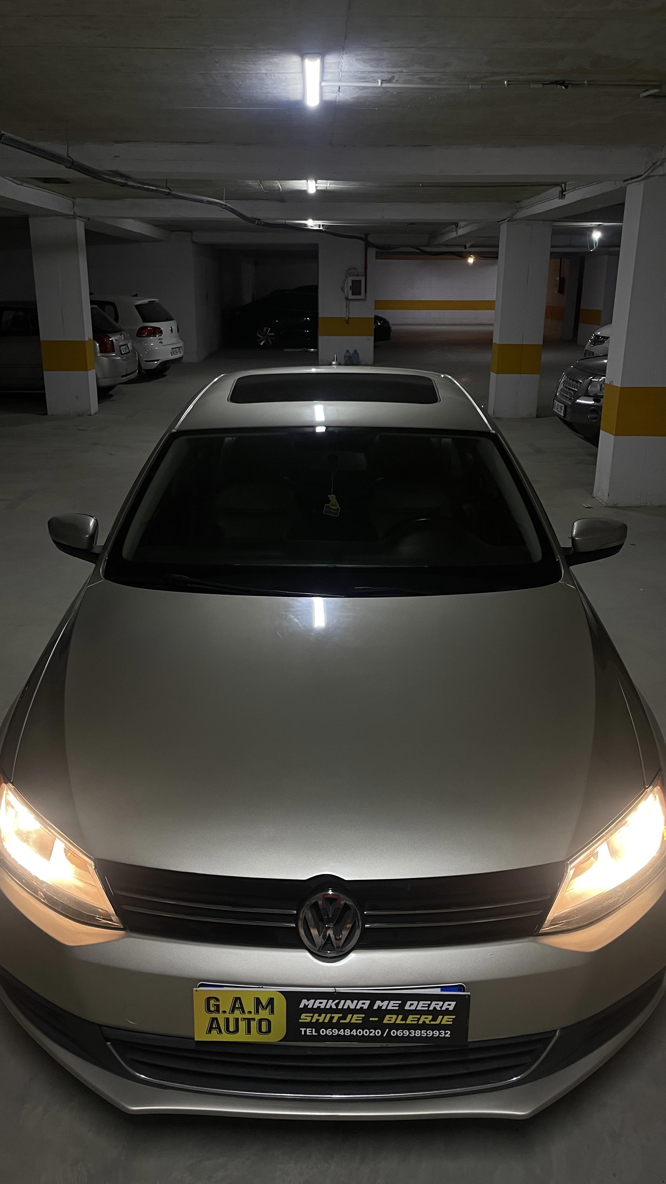 Volkswagen Jetta - side view