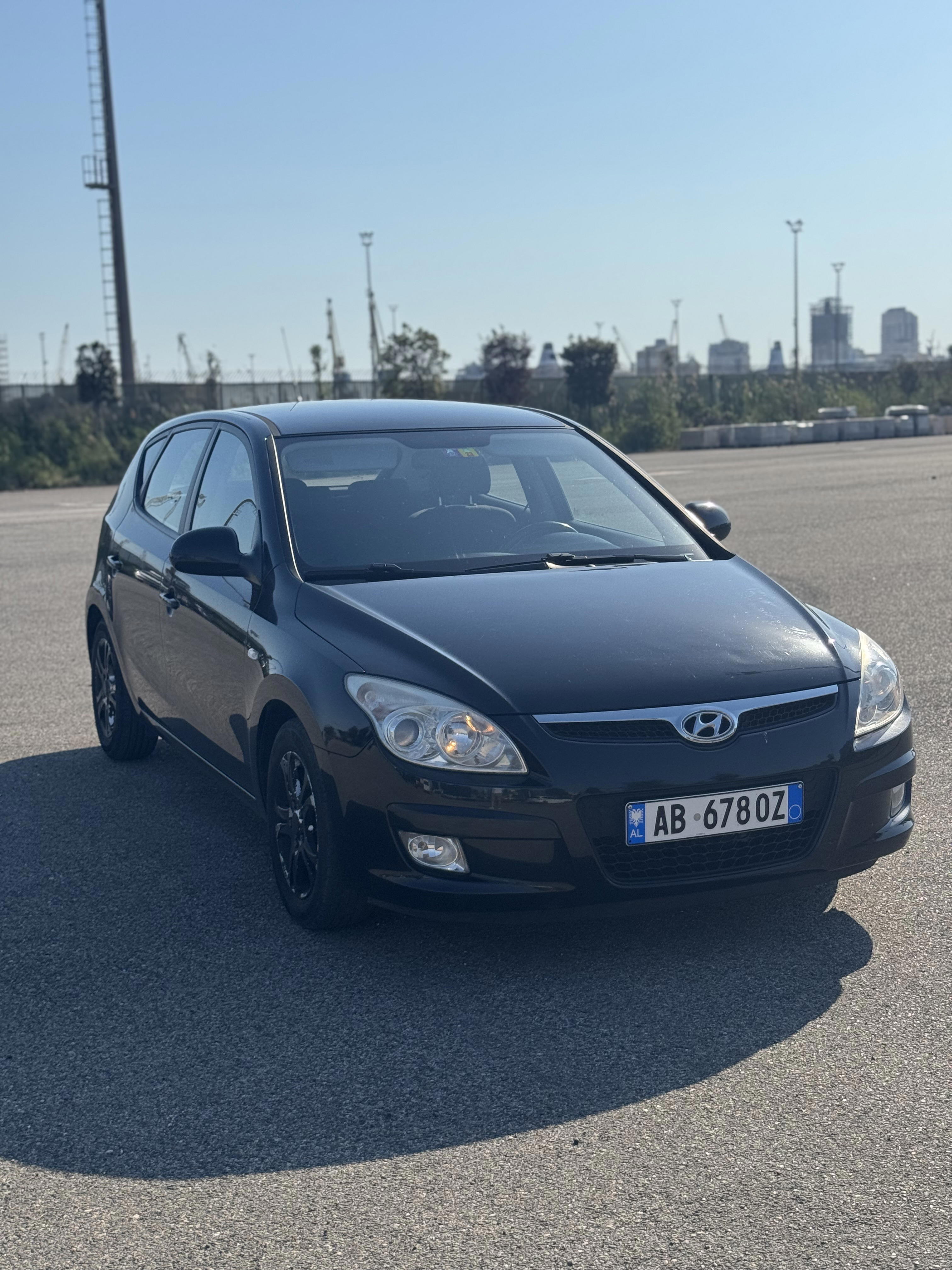 Hyundai I30 - main photo