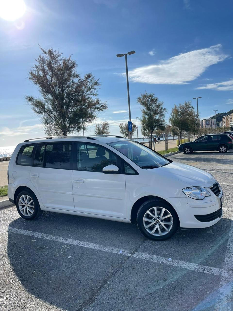 Volkswagen Touran - side view