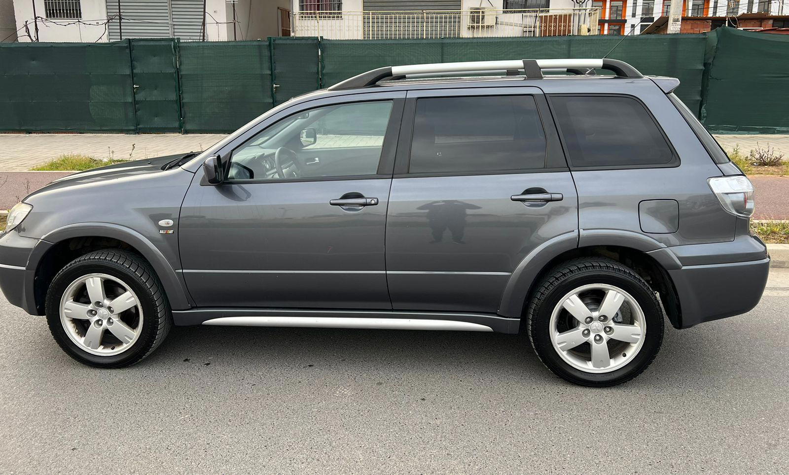Mitsubishi Outlander - main photo