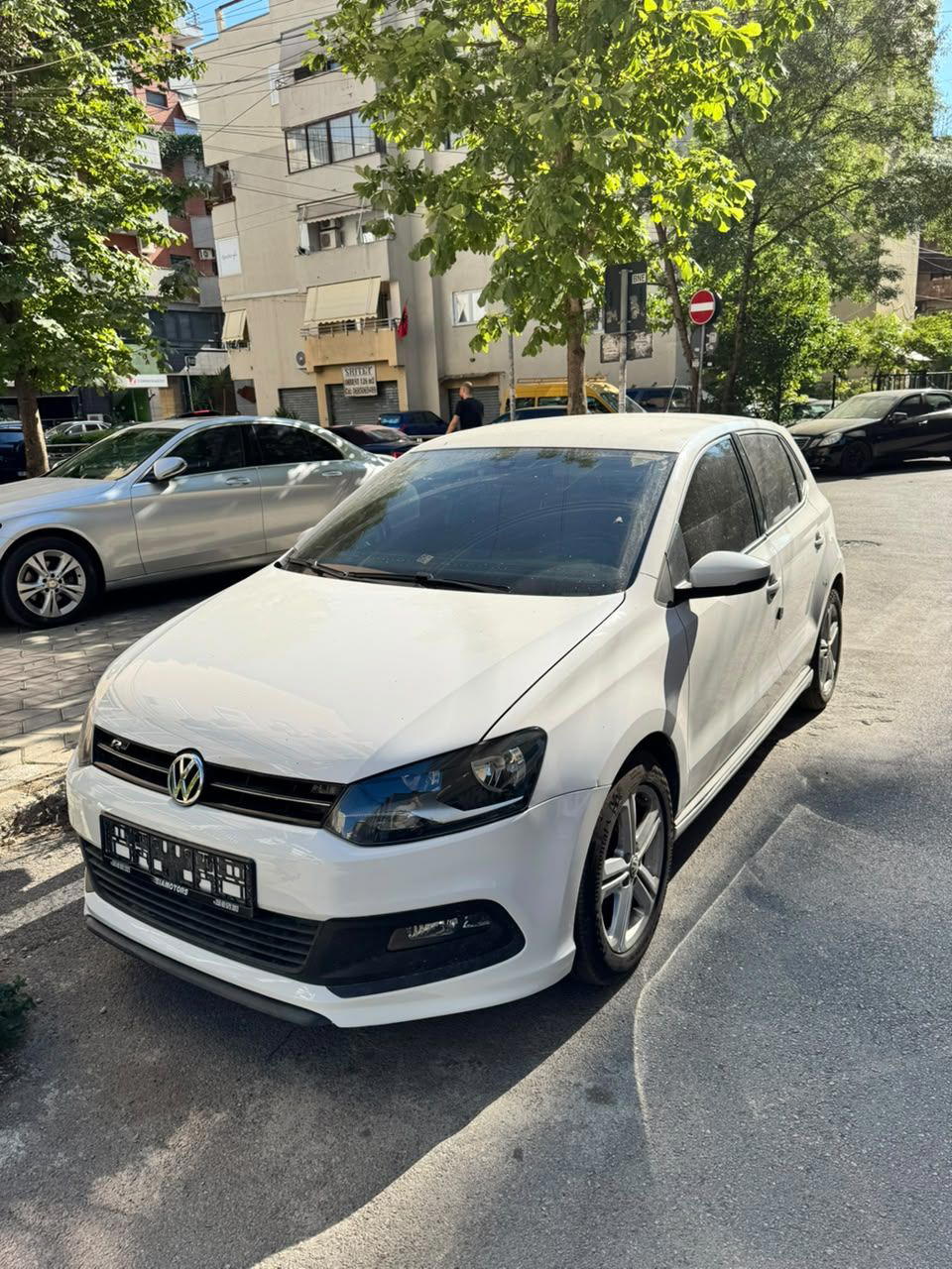 Volkswagen Polo - side view