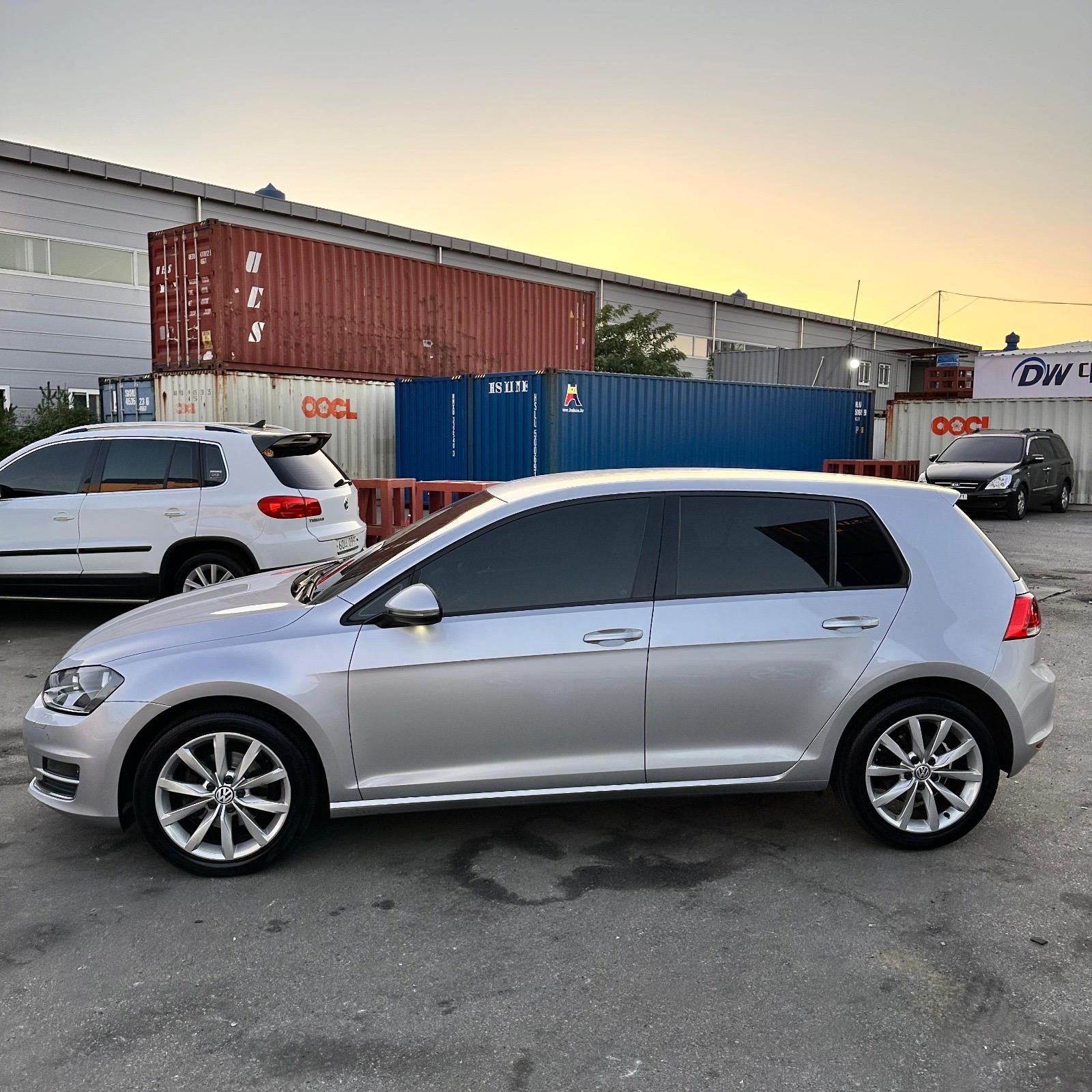 Volkswagen Golf - side view