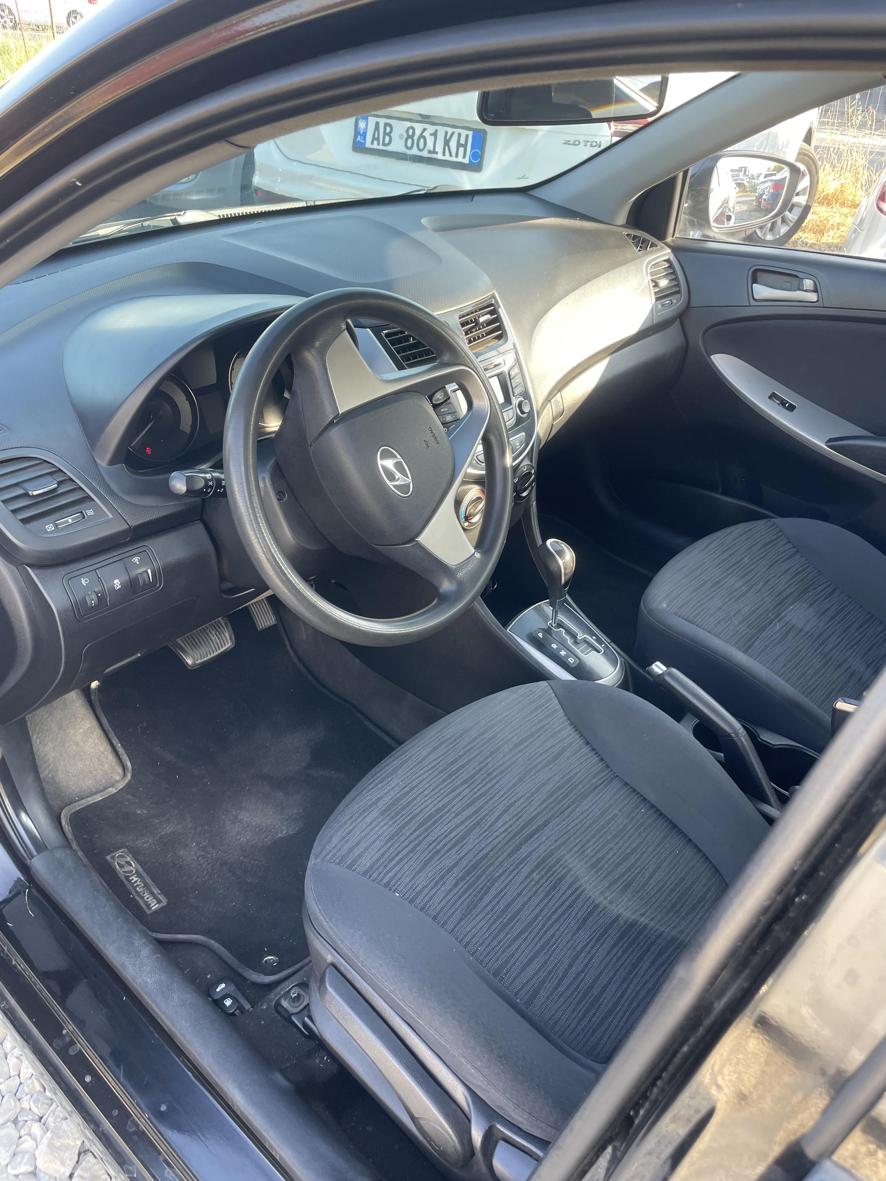 Hyundai Accent - photo 4