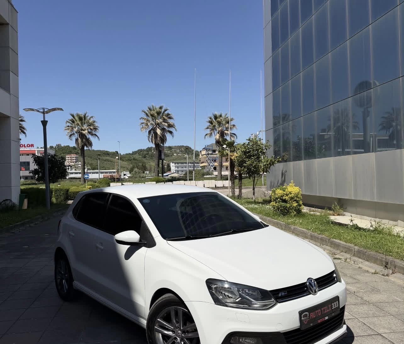 Volkswagen Polo - side view