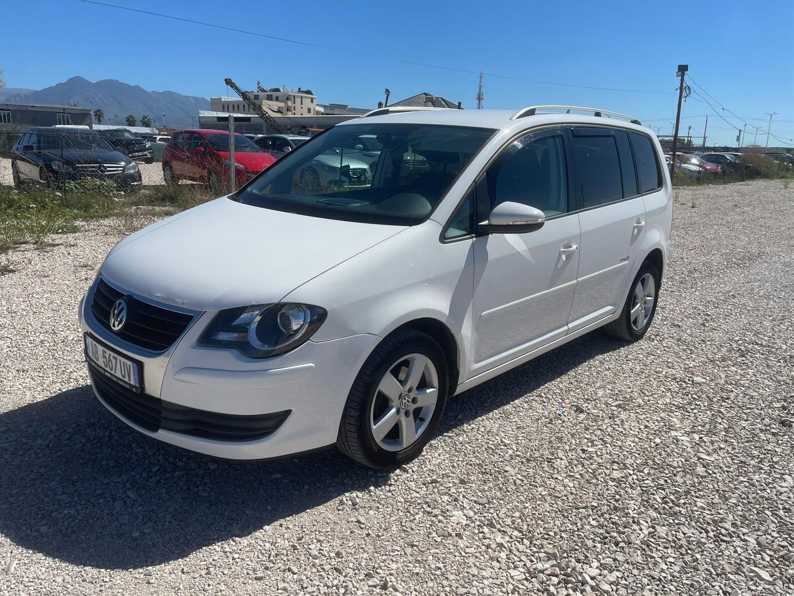 Volkswagen Touran for rent