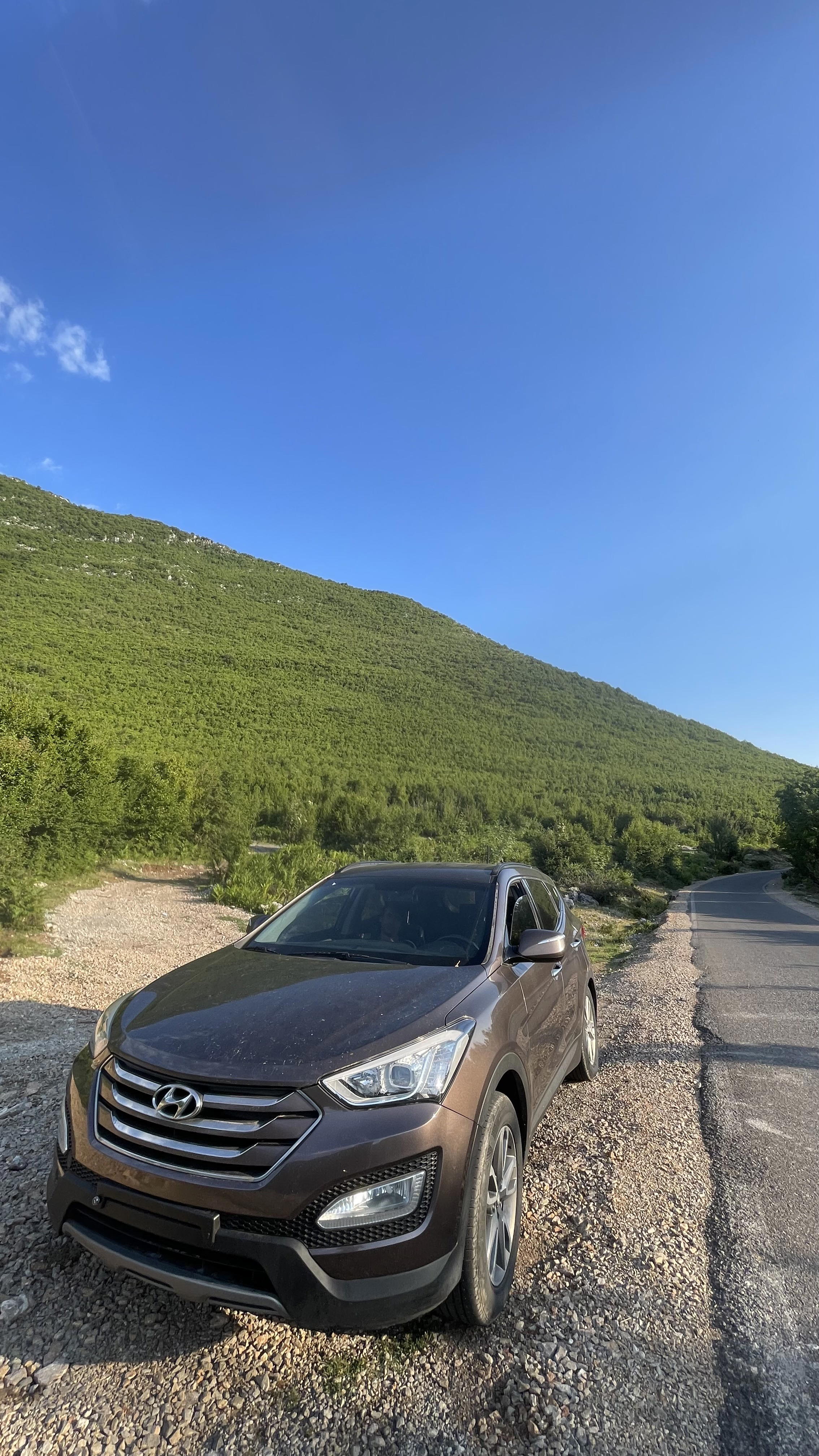 Hyundai Santa Fe - side view