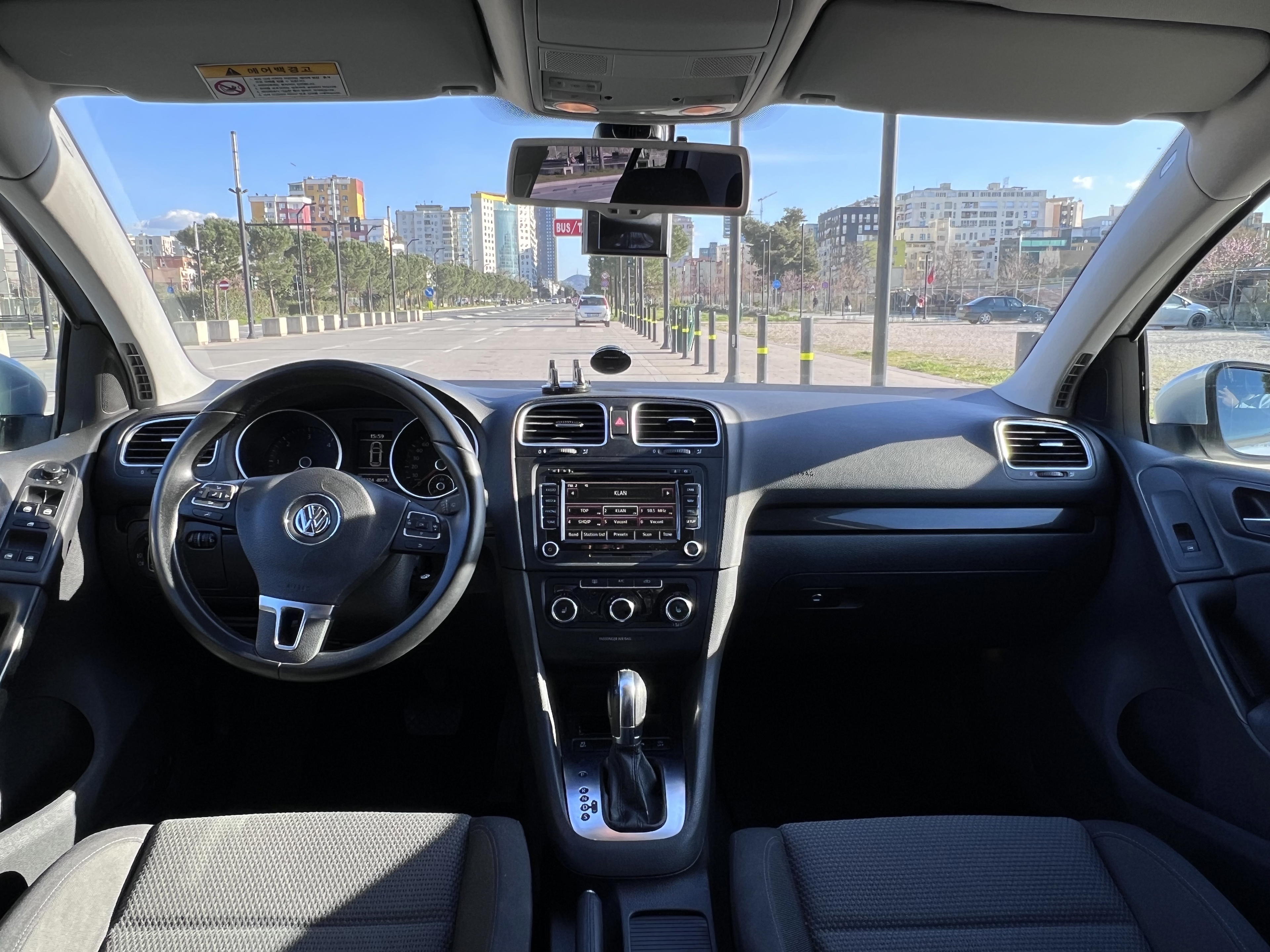 Volkswagen Golf - side view
