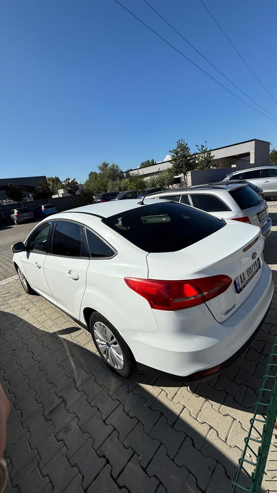 Ford Focus - side view