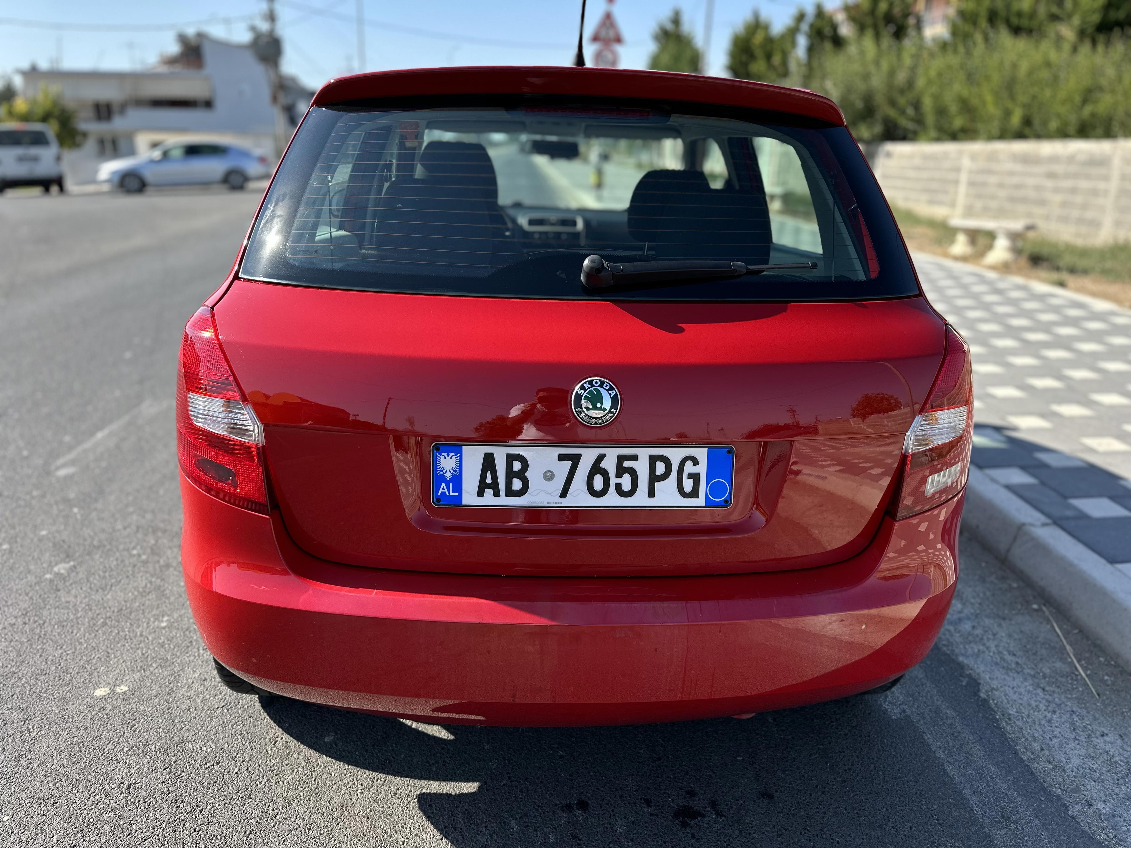 Skoda Fabia - side view