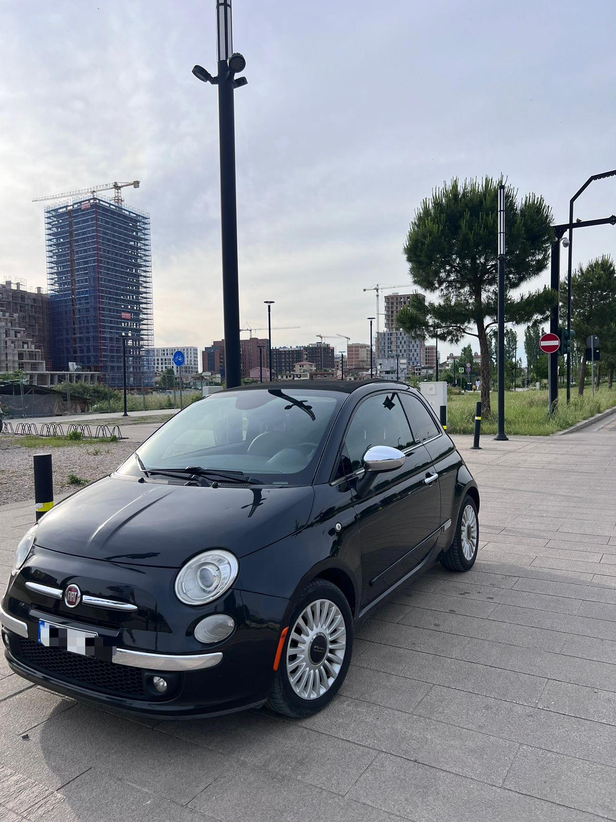 FIAT 500c - side view
