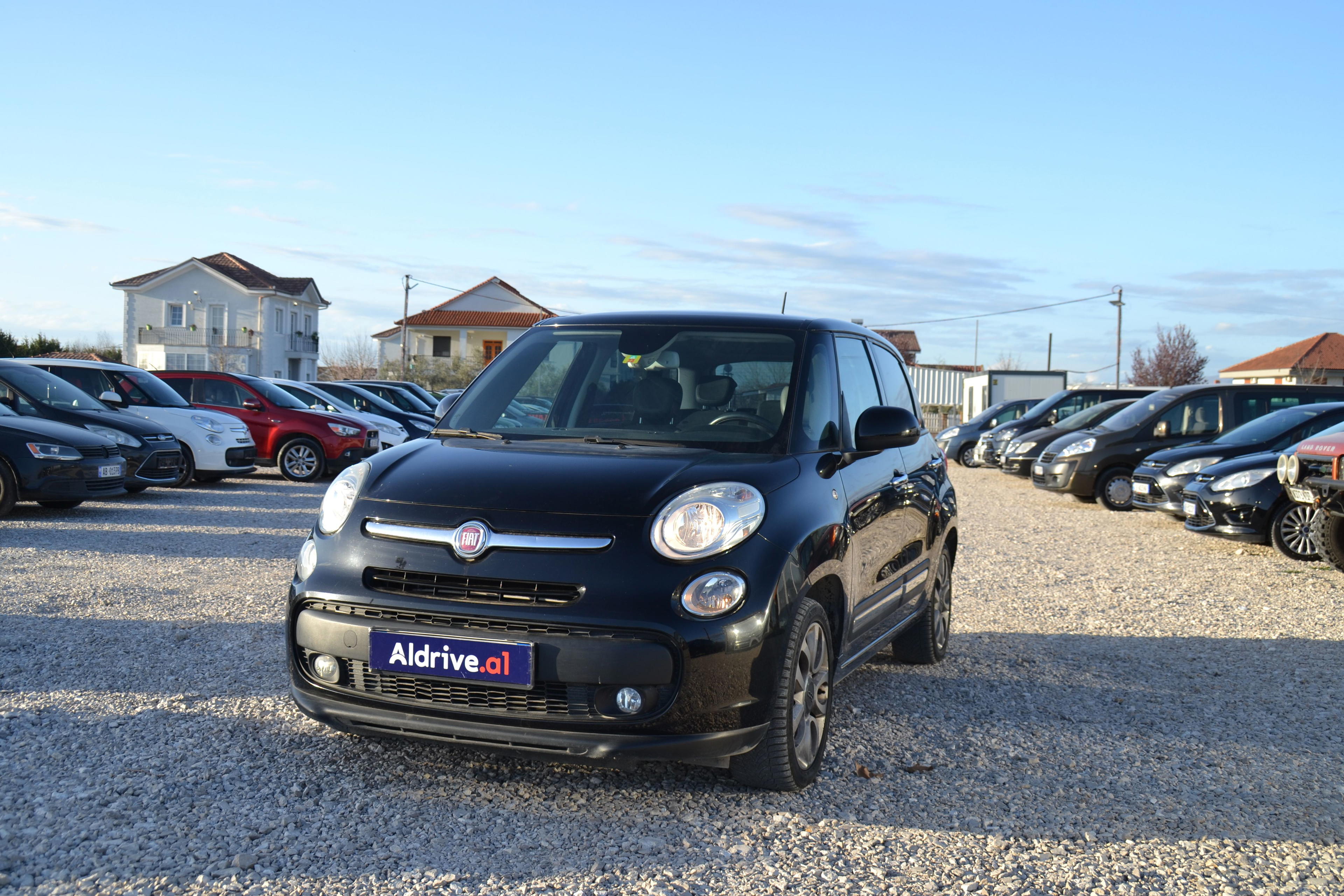 FIAT 500L RentX Albania