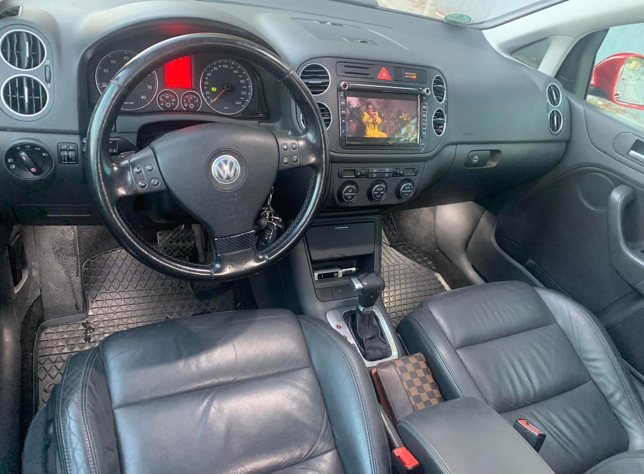 Volkswagen Golf Plus - side view
