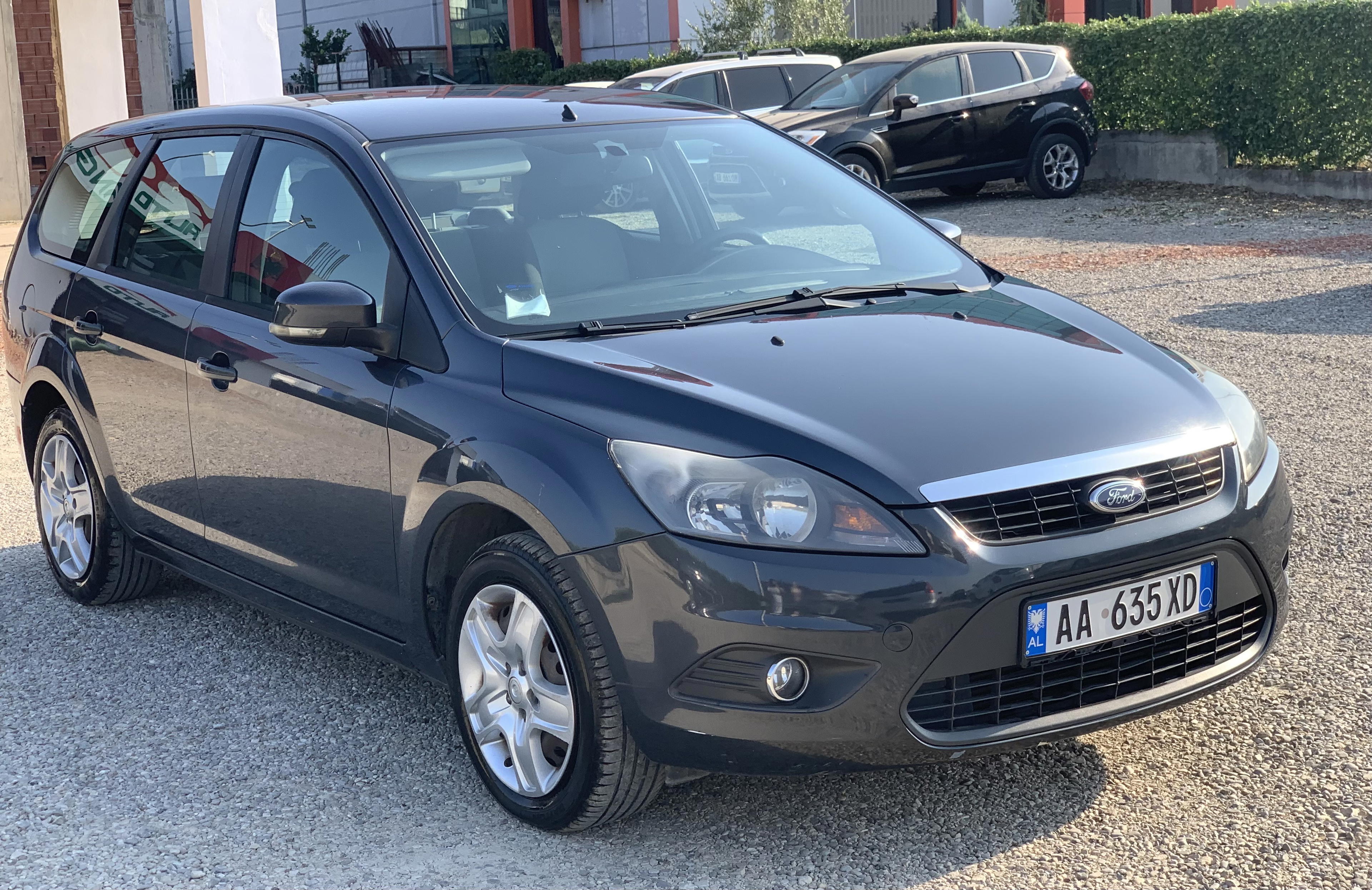 Ford Focus ST - side view