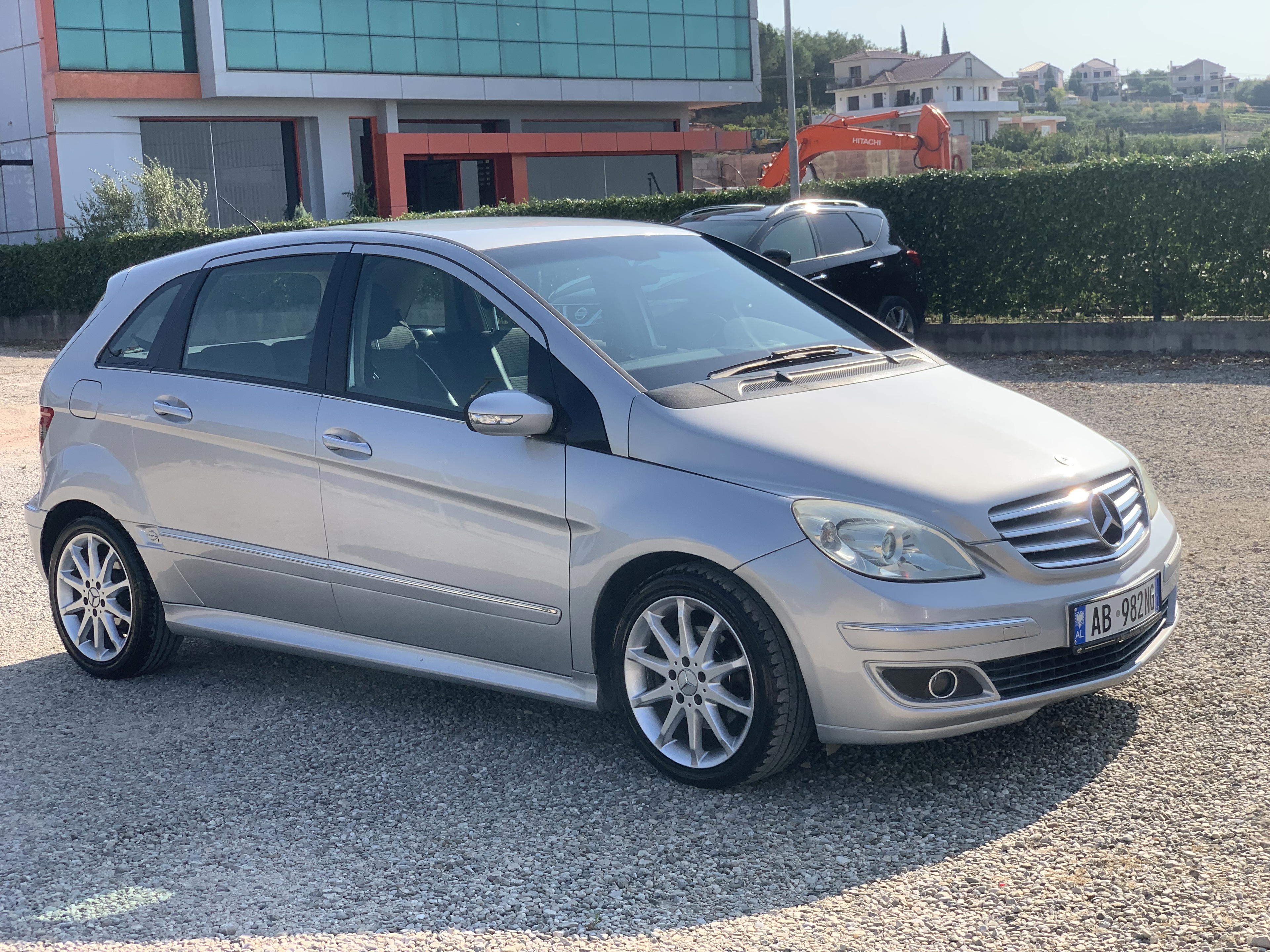 Mercedes-Benz B-Class - side view