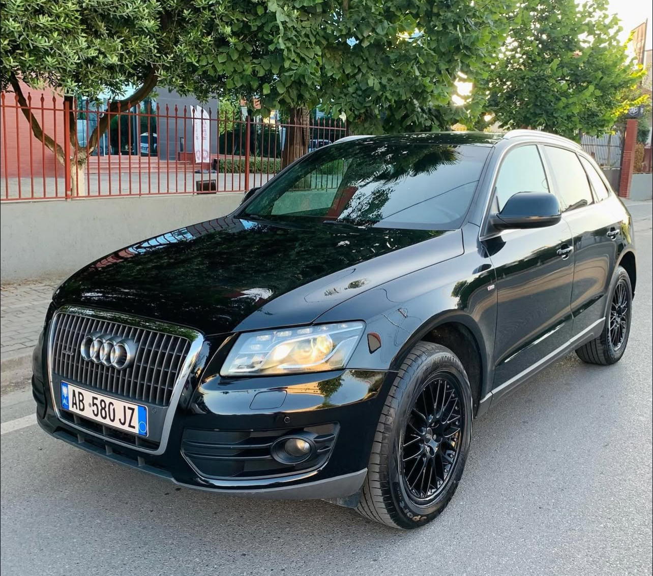 Audi Q5 - side view