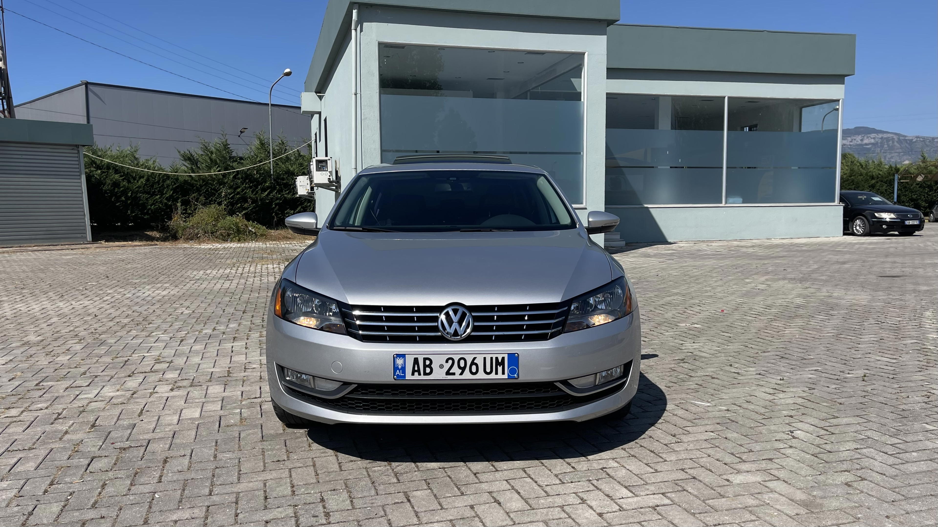 Volkswagen Passat - main photo