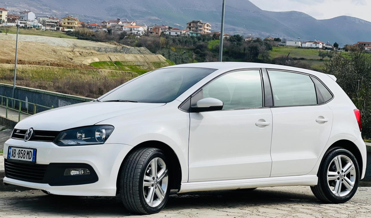 Volkswagen Polo - side view