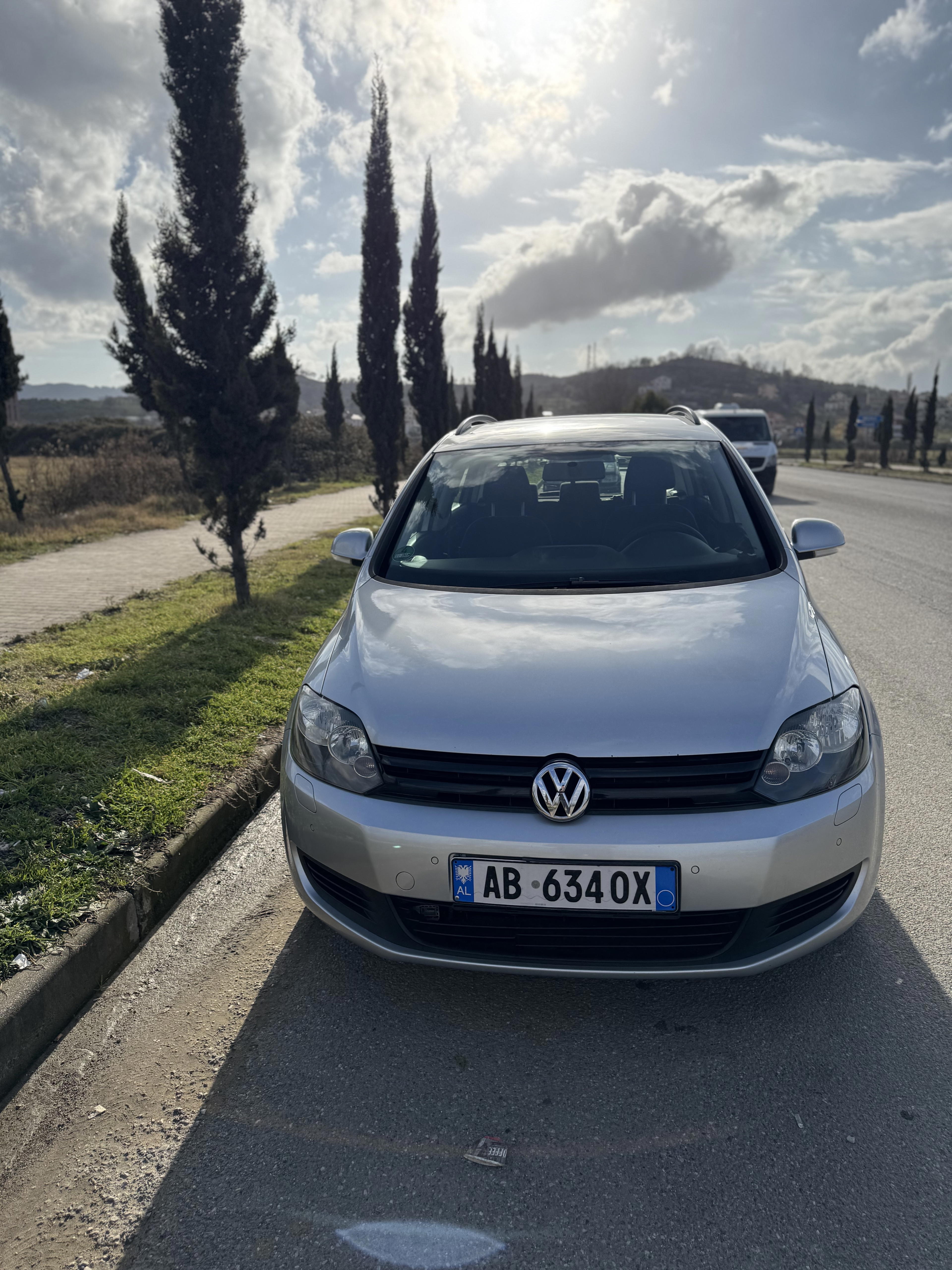 Volkswagen Golf Plus - side view