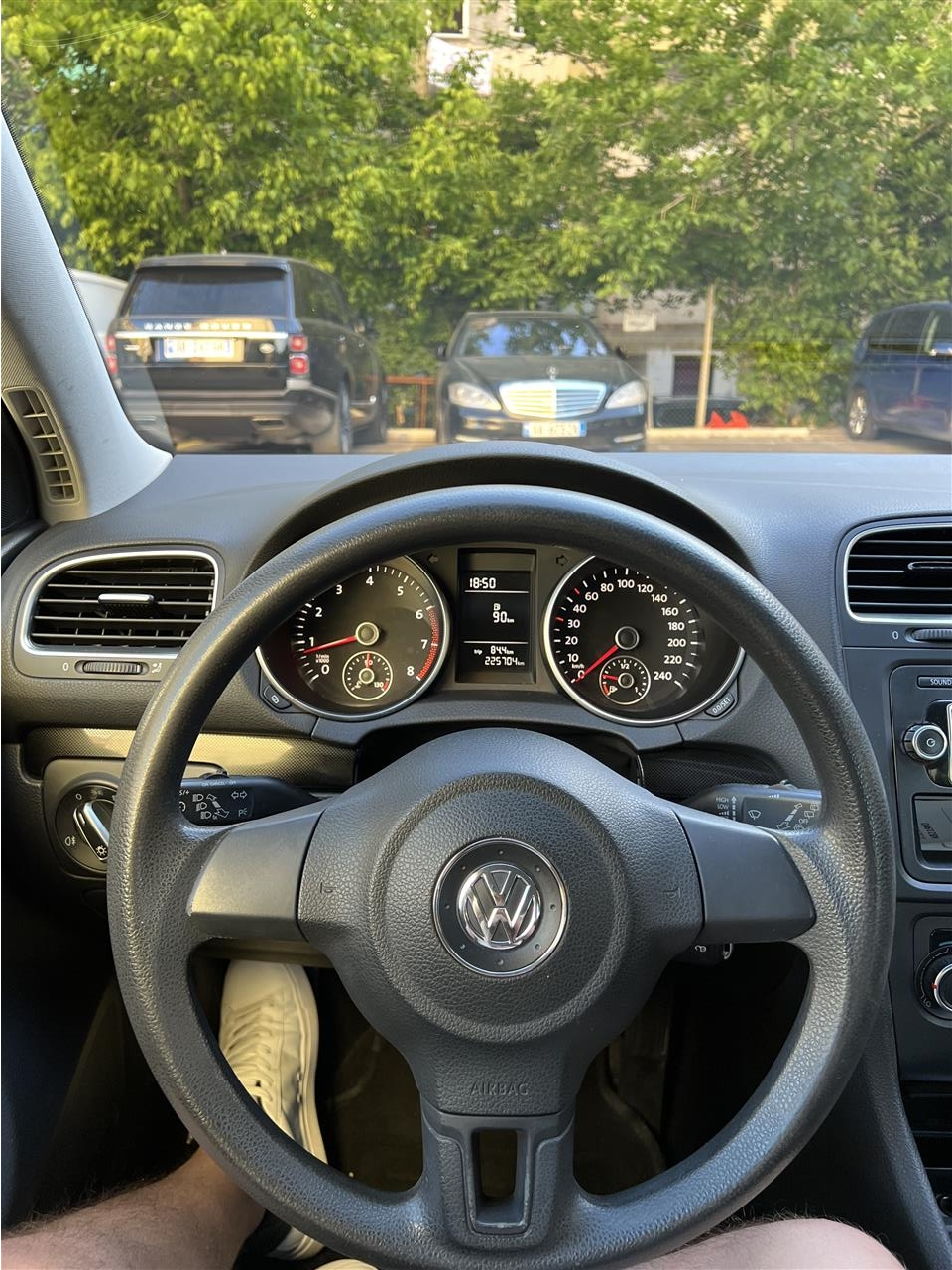 Volkswagen Golf - side view