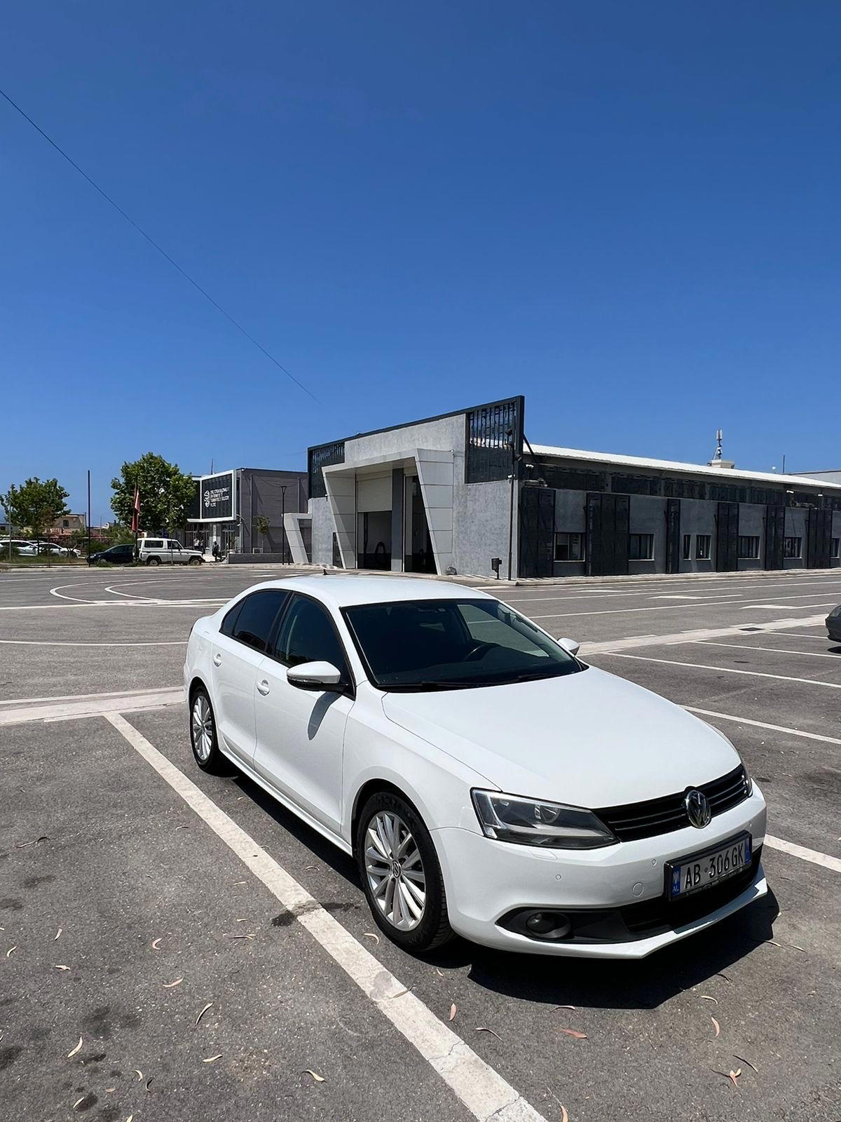 Volkswagen Jetta - main photo