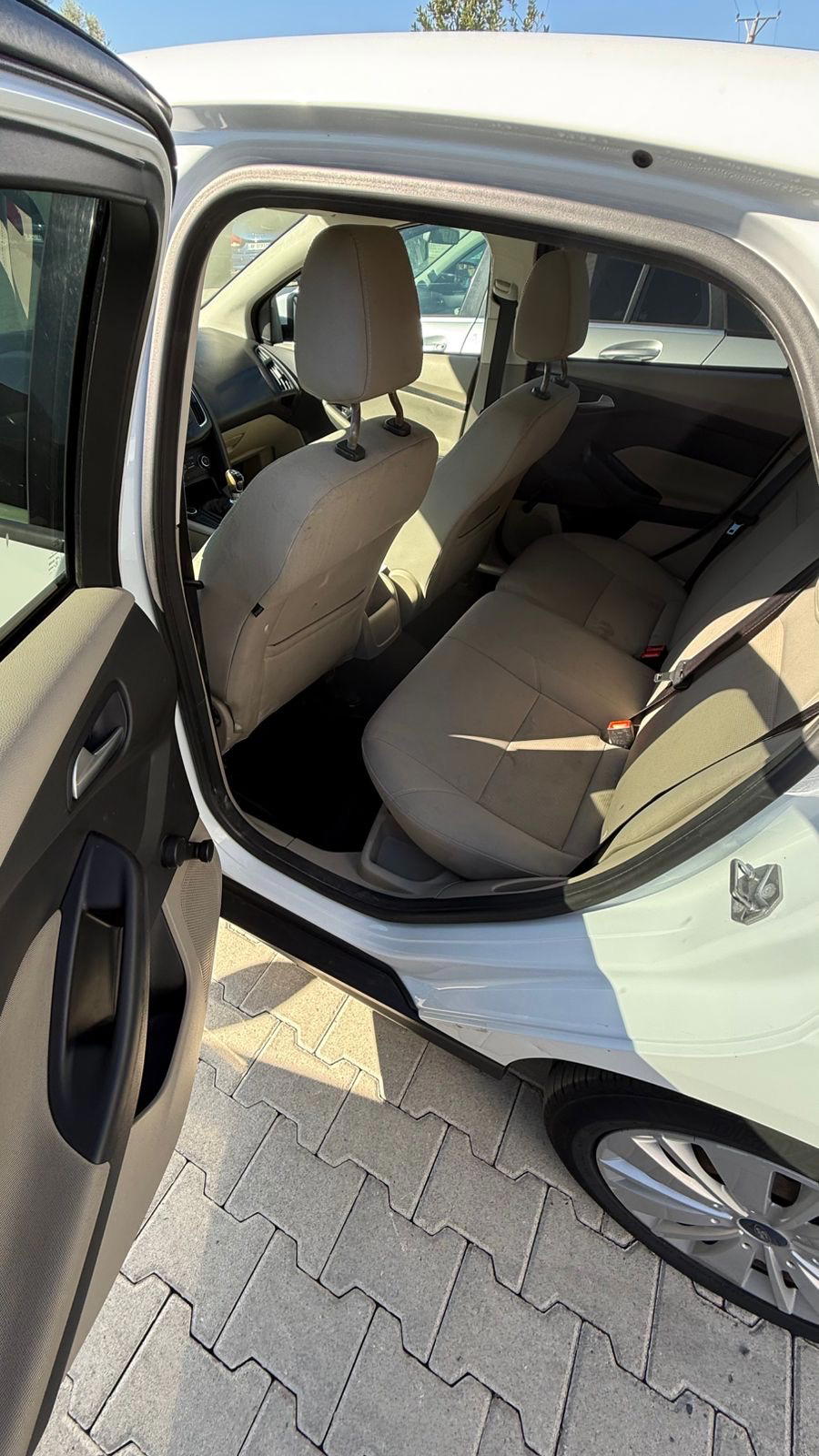 Ford Focus - photo 3